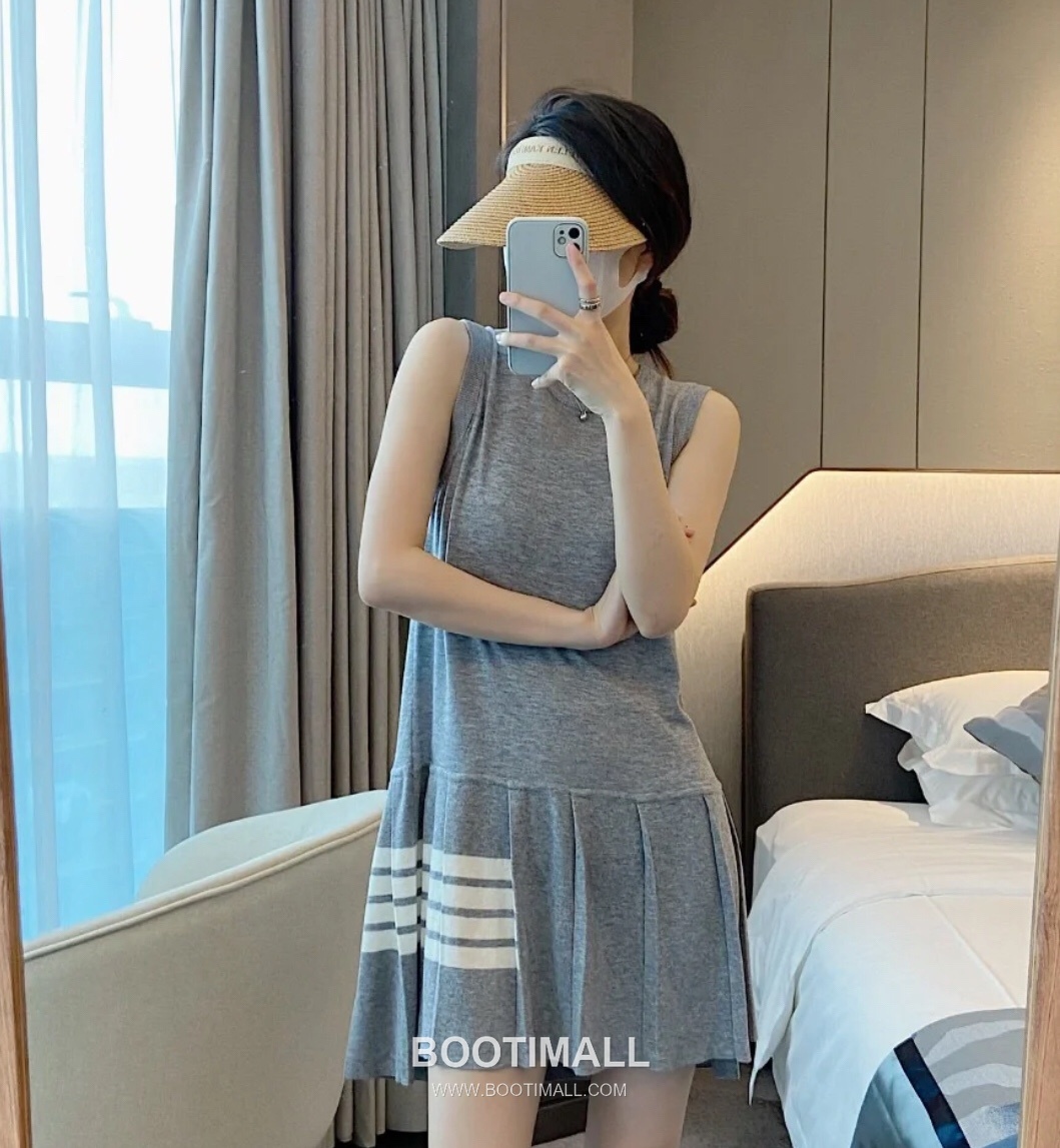 Thom Browne 2026 S/S Cotton Sleeveless Knit Logo Dress 톰브라운 2026SS 코튼 슬리브리스 니트 로고 원피스 1