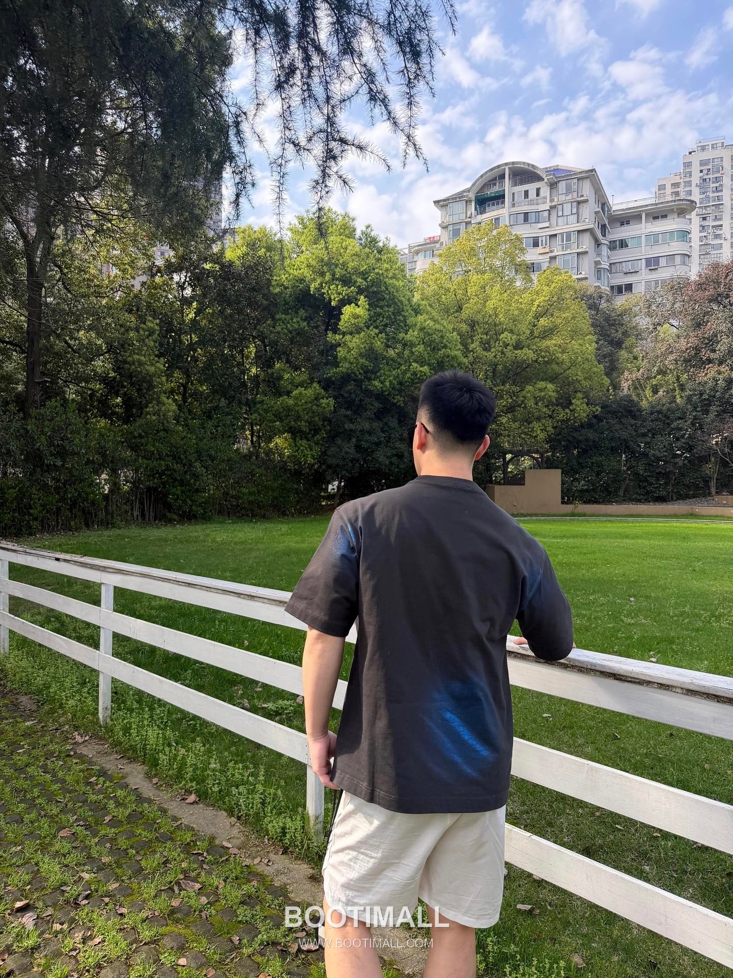 Acne Studios 2026 S/S Cotton Gradient Foil Logo Print T-Shirt 아크네스튜디오 2026SS 코튼 그라데이션 포일 로고 프린트 티셔츠 2