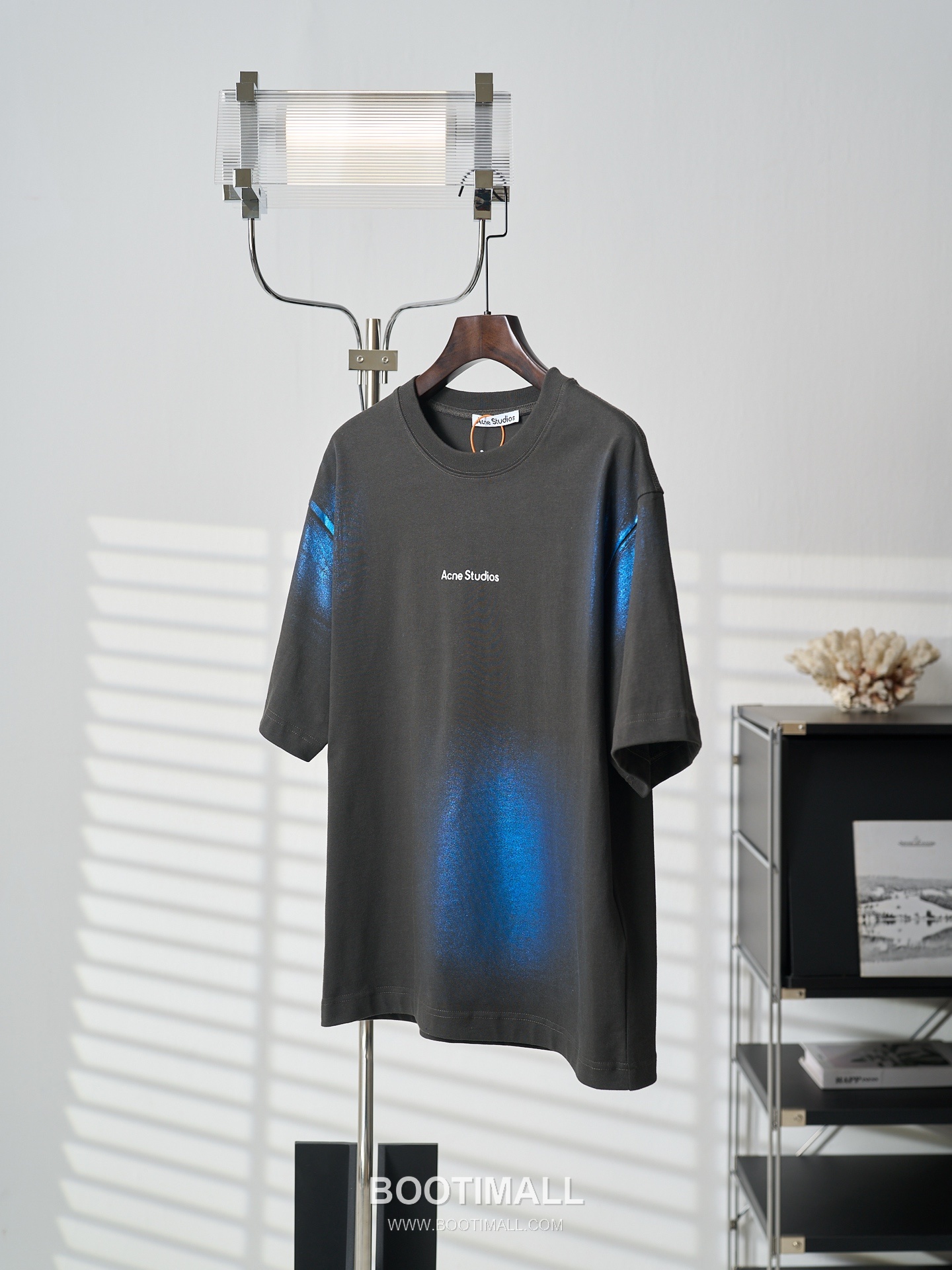 Acne Studios 2026 S/S Cotton Gradient Foil Logo Print T-Shirt 아크네스튜디오 2026SS 코튼 그라데이션 포일 로고 프린트 티셔츠 23