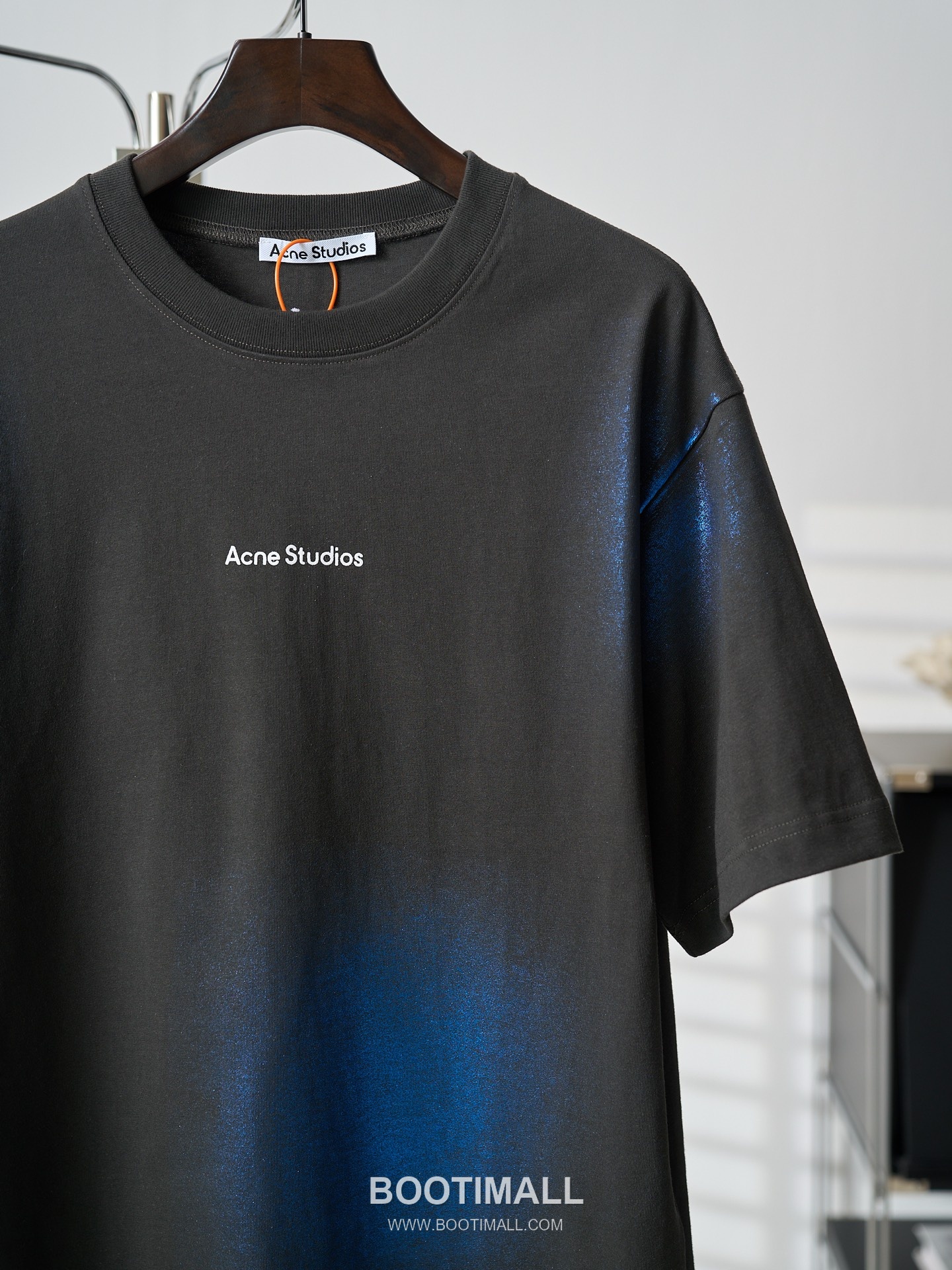 Acne Studios 2026 S/S Cotton Gradient Foil Logo Print T-Shirt 아크네스튜디오 2026SS 코튼 그라데이션 포일 로고 프린트 티셔츠 25