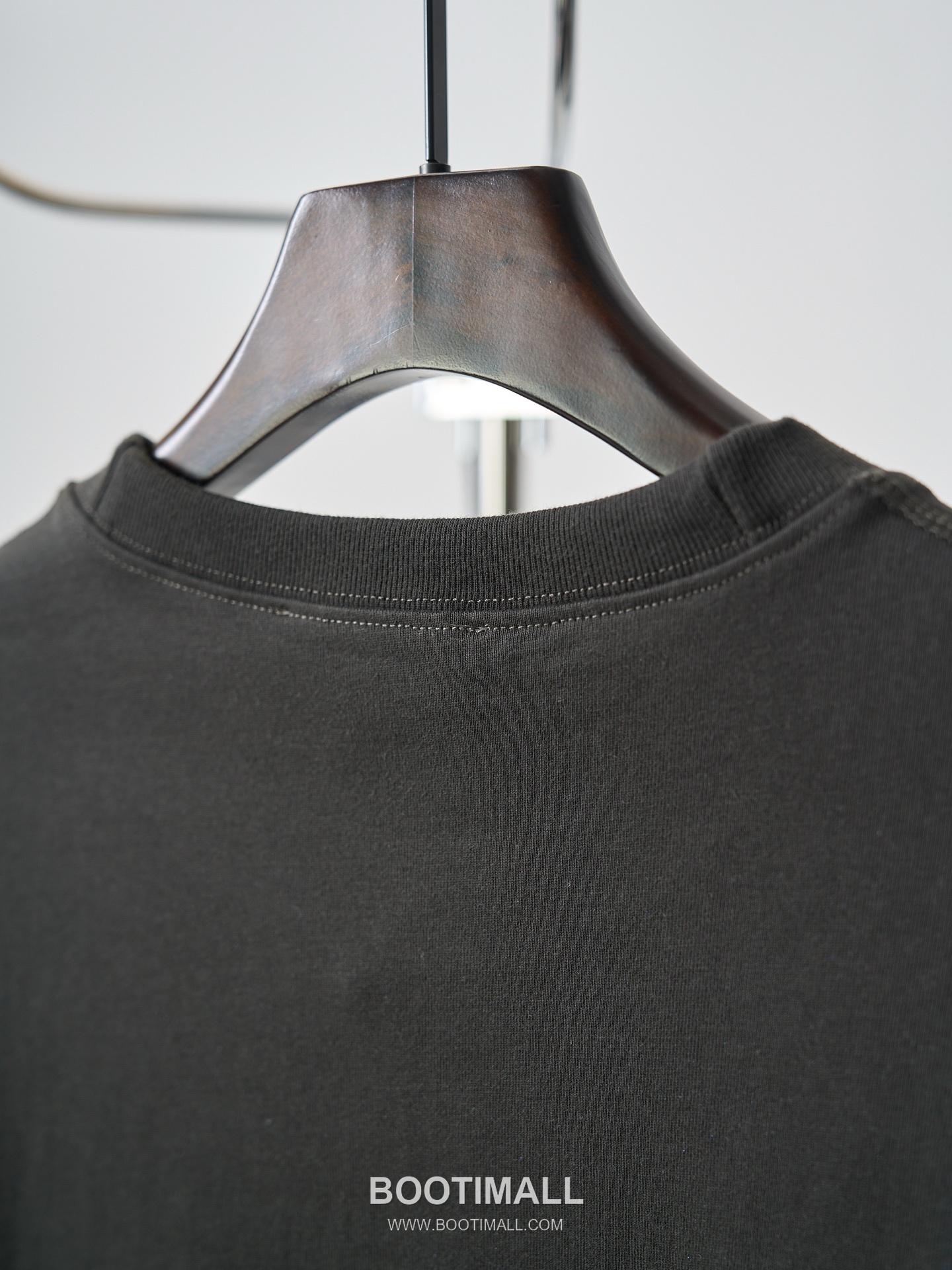 Acne Studios 2026 S/S Cotton Gradient Foil Logo Print T-Shirt 아크네스튜디오 2026SS 코튼 그라데이션 포일 로고 프린트 티셔츠 28