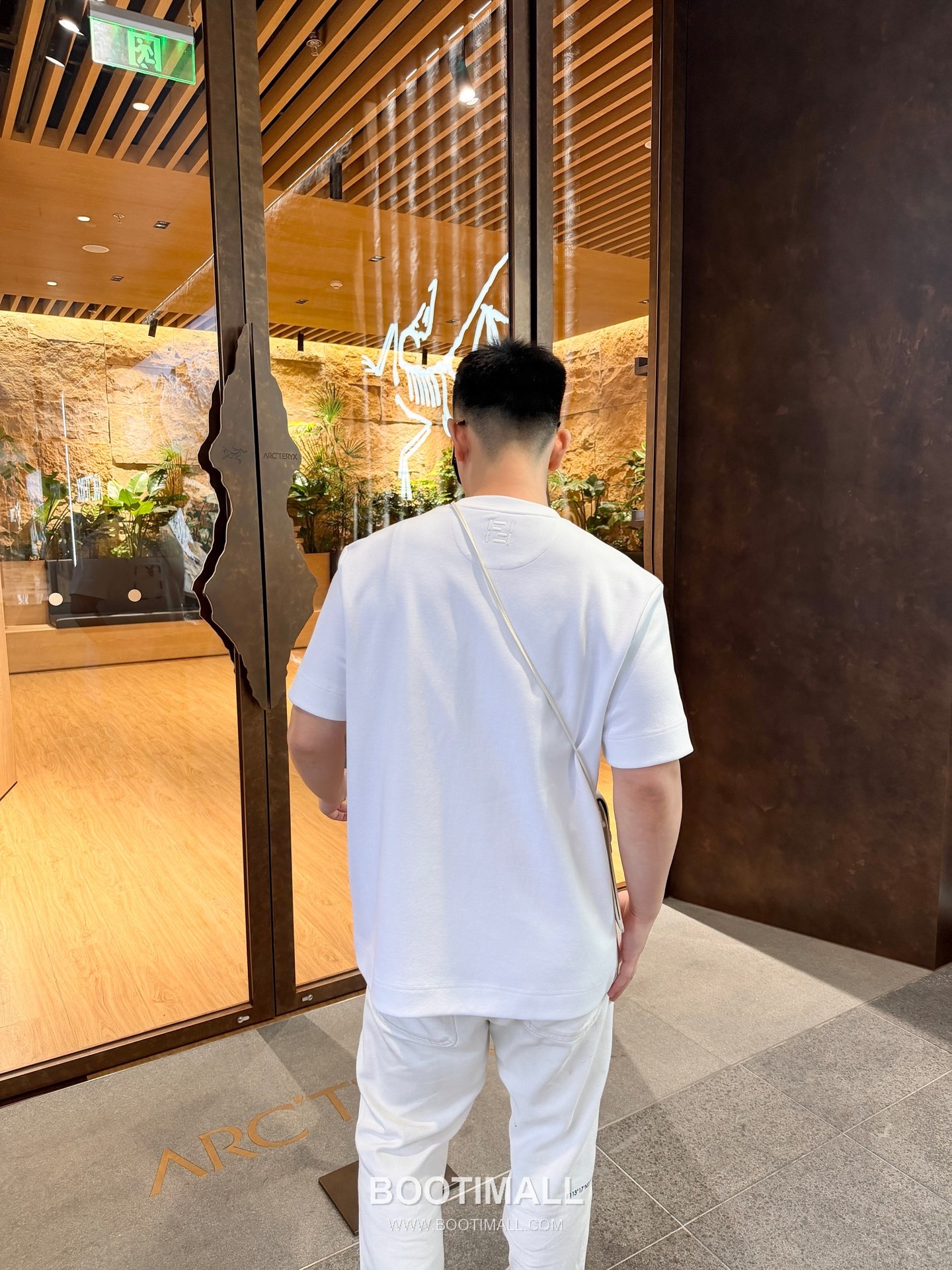 Fendi 2026 S/S Cotton Ribbon Pocket Embroidered Logo T-Shirt 펜디 2026SS 코튼 리본 포켓 자수 로고 티셔츠 2