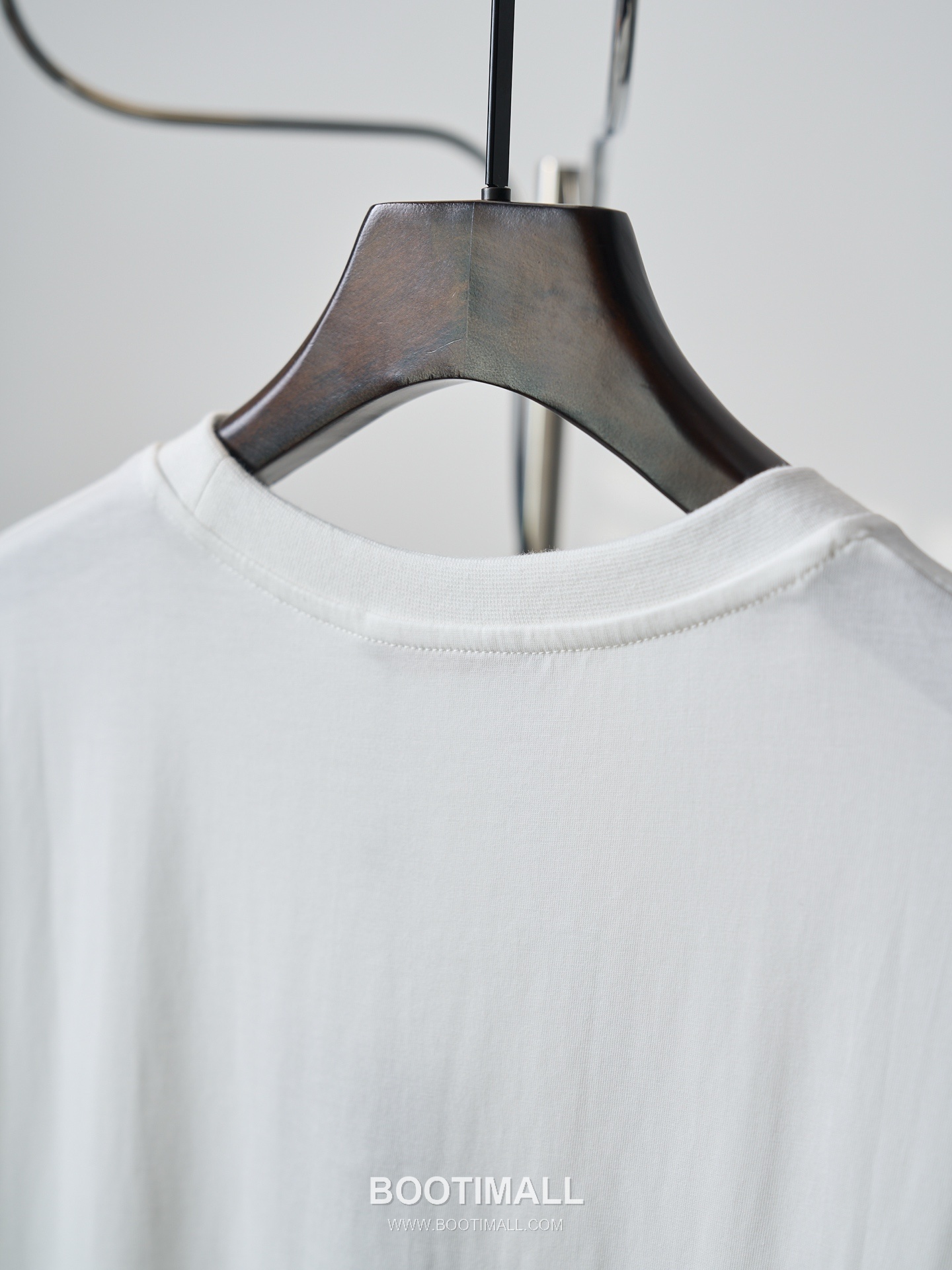 Louis Vuitton 2026 S/S Cotton Iris Print Logo T-Shirt 루이비통 2026SS 코튼 아이리스 플라워 프린트 로고 티셔츠 8