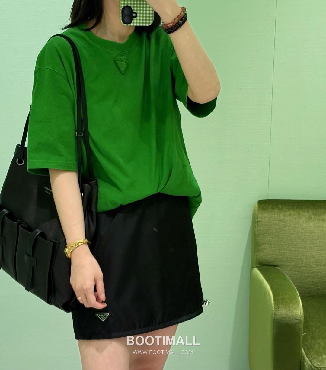 Prada 2026 S/S Cotton Triangle Logo Embroidered T-Shirt 프라다 2026SS 코튼 트라이앵글 로고 자수 티셔츠 2