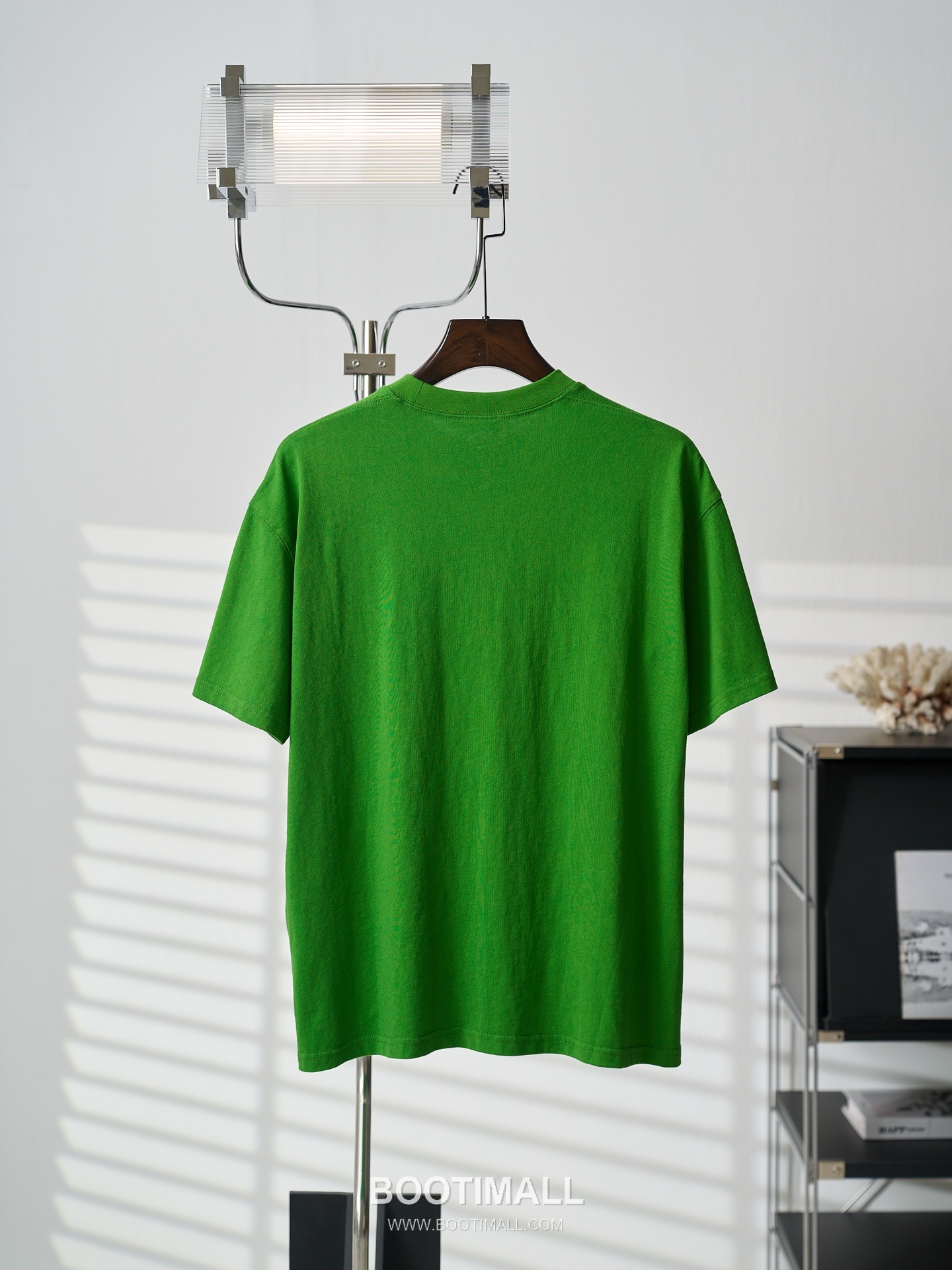 Prada 2026 S/S Cotton Triangle Logo Embroidered T-Shirt 프라다 2026SS 코튼 트라이앵글 로고 자수 티셔츠 5