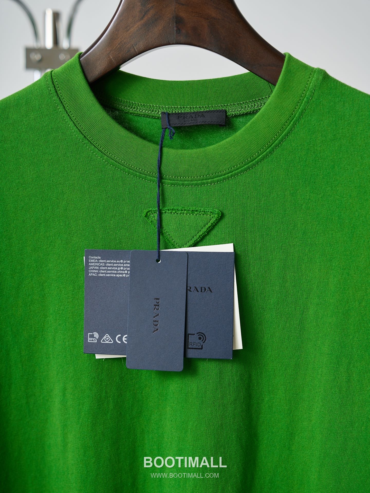 Prada 2026 S/S Cotton Triangle Logo Embroidered T-Shirt 프라다 2026SS 코튼 트라이앵글 로고 자수 티셔츠 7