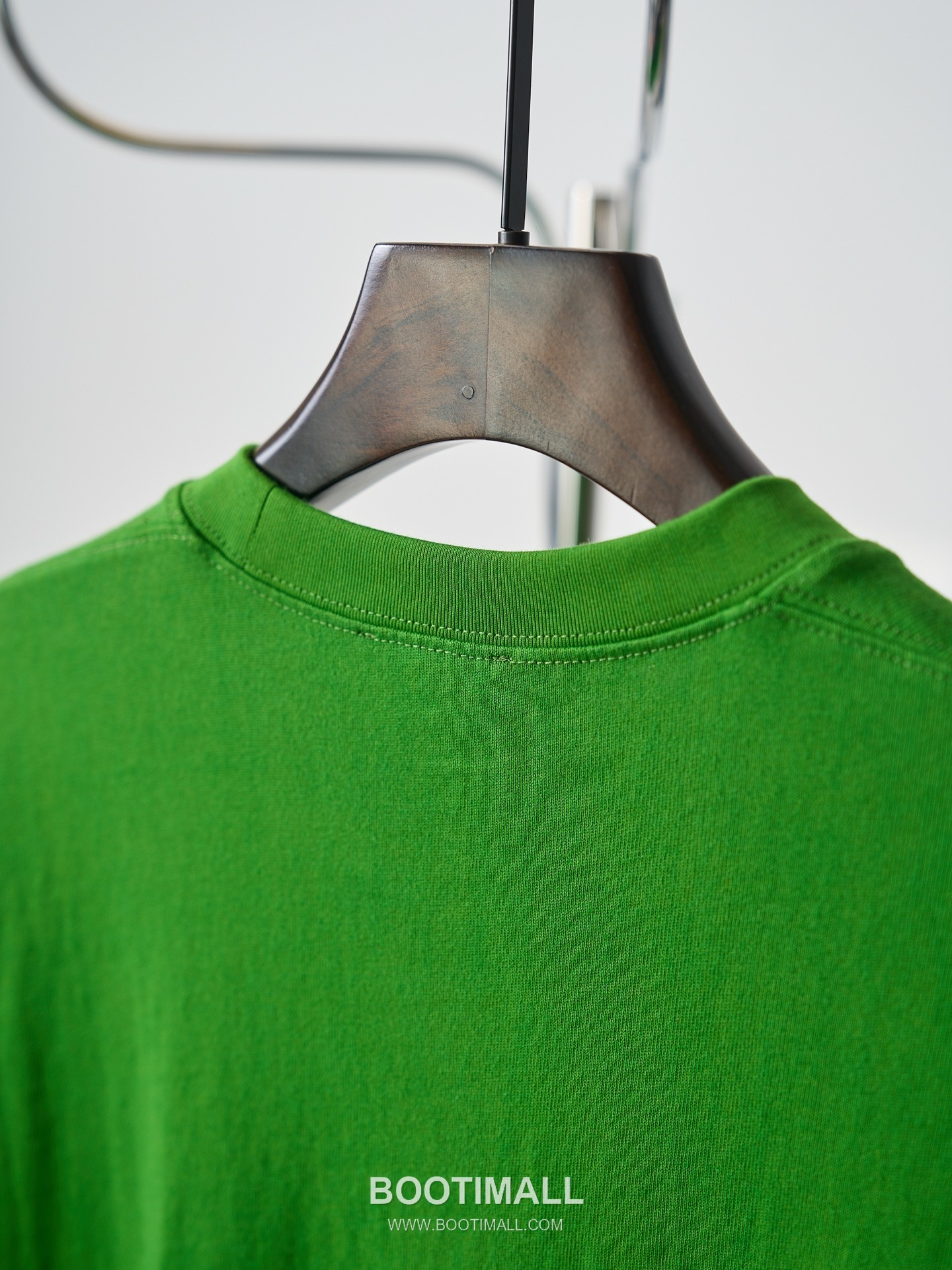 Prada 2026 S/S Cotton Triangle Logo Embroidered T-Shirt 프라다 2026SS 코튼 트라이앵글 로고 자수 티셔츠 12