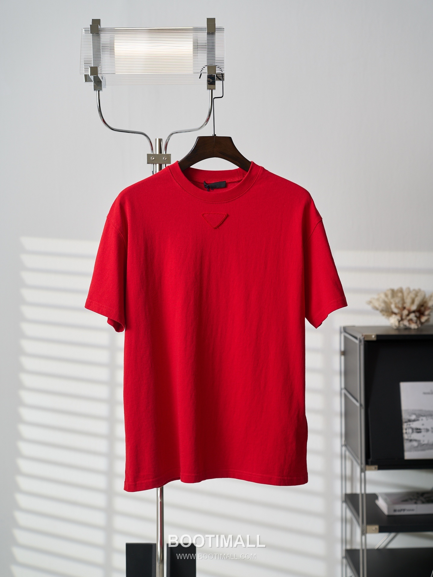 Prada 2026 S/S Cotton Triangle Logo Embroidered T-Shirt 프라다 2026SS 코튼 트라이앵글 로고 자수 티셔츠 6