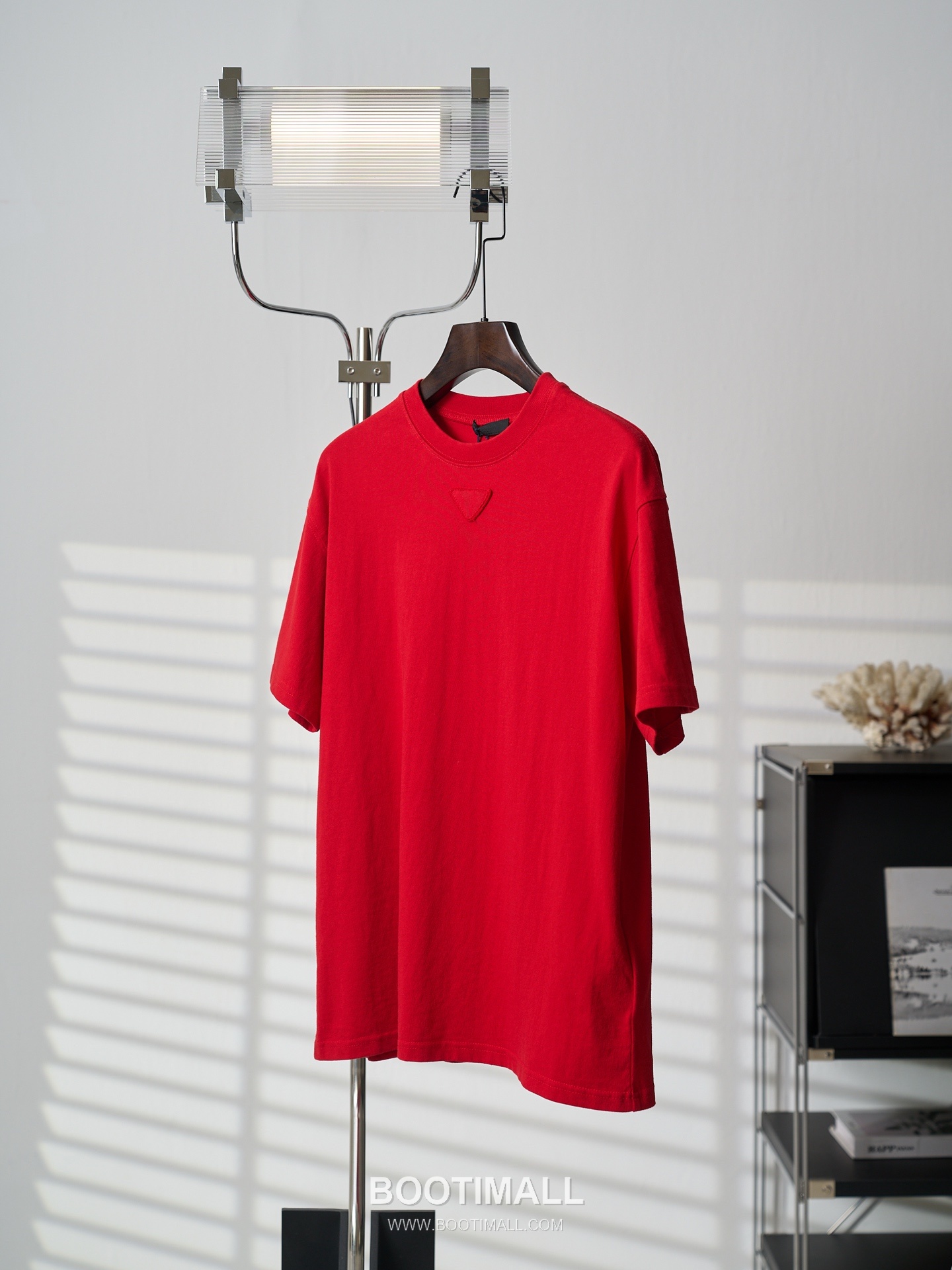 Prada 2026 S/S Cotton Triangle Logo Embroidered T-Shirt 프라다 2026SS 코튼 트라이앵글 로고 자수 티셔츠 8