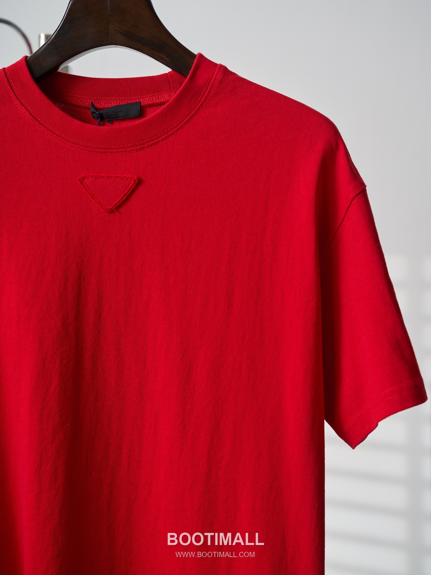 Prada 2026 S/S Cotton Triangle Logo Embroidered T-Shirt 프라다 2026SS 코튼 트라이앵글 로고 자수 티셔츠 10