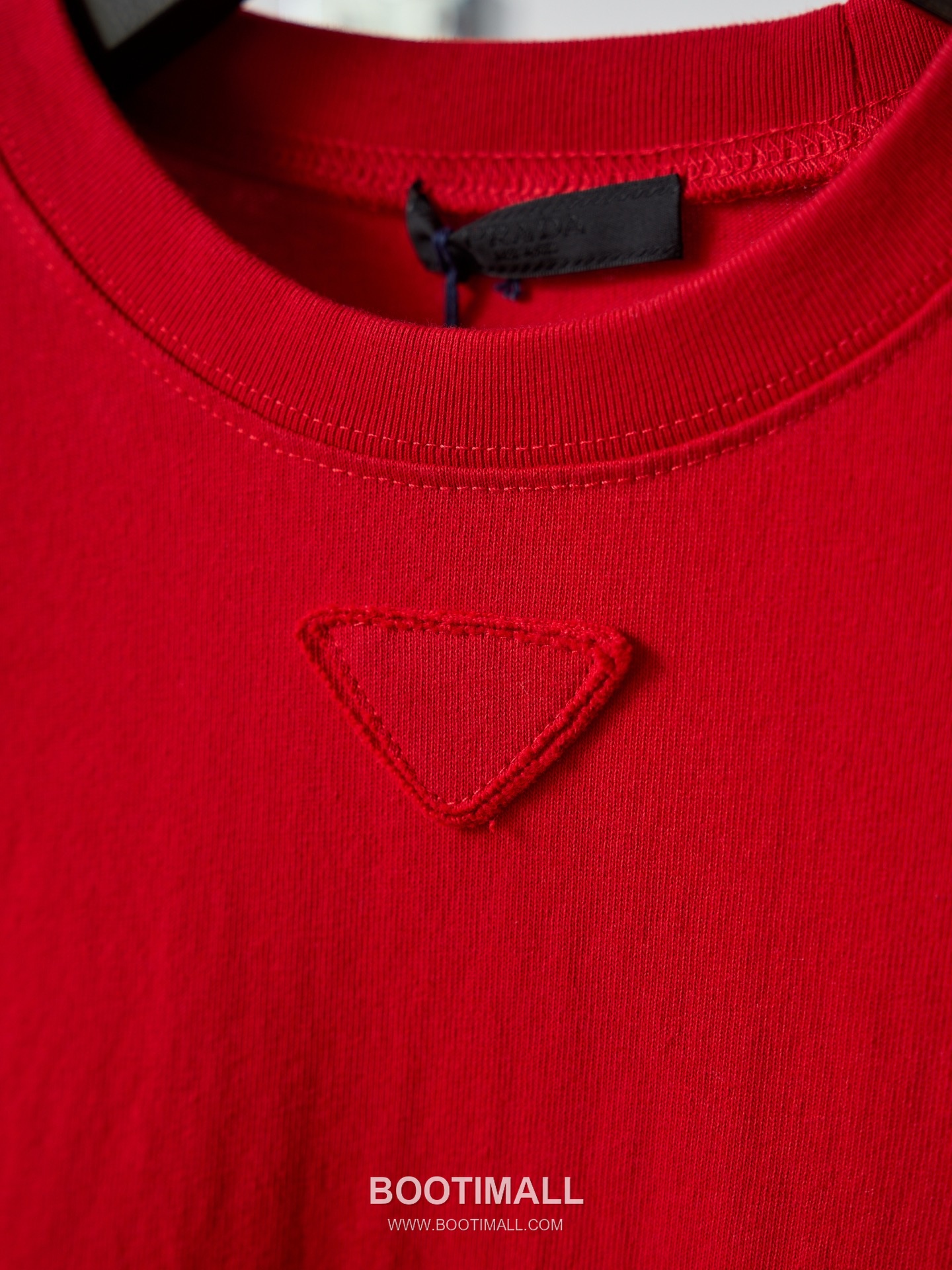 Prada 2026 S/S Cotton Triangle Logo Embroidered T-Shirt 프라다 2026SS 코튼 트라이앵글 로고 자수 티셔츠 11