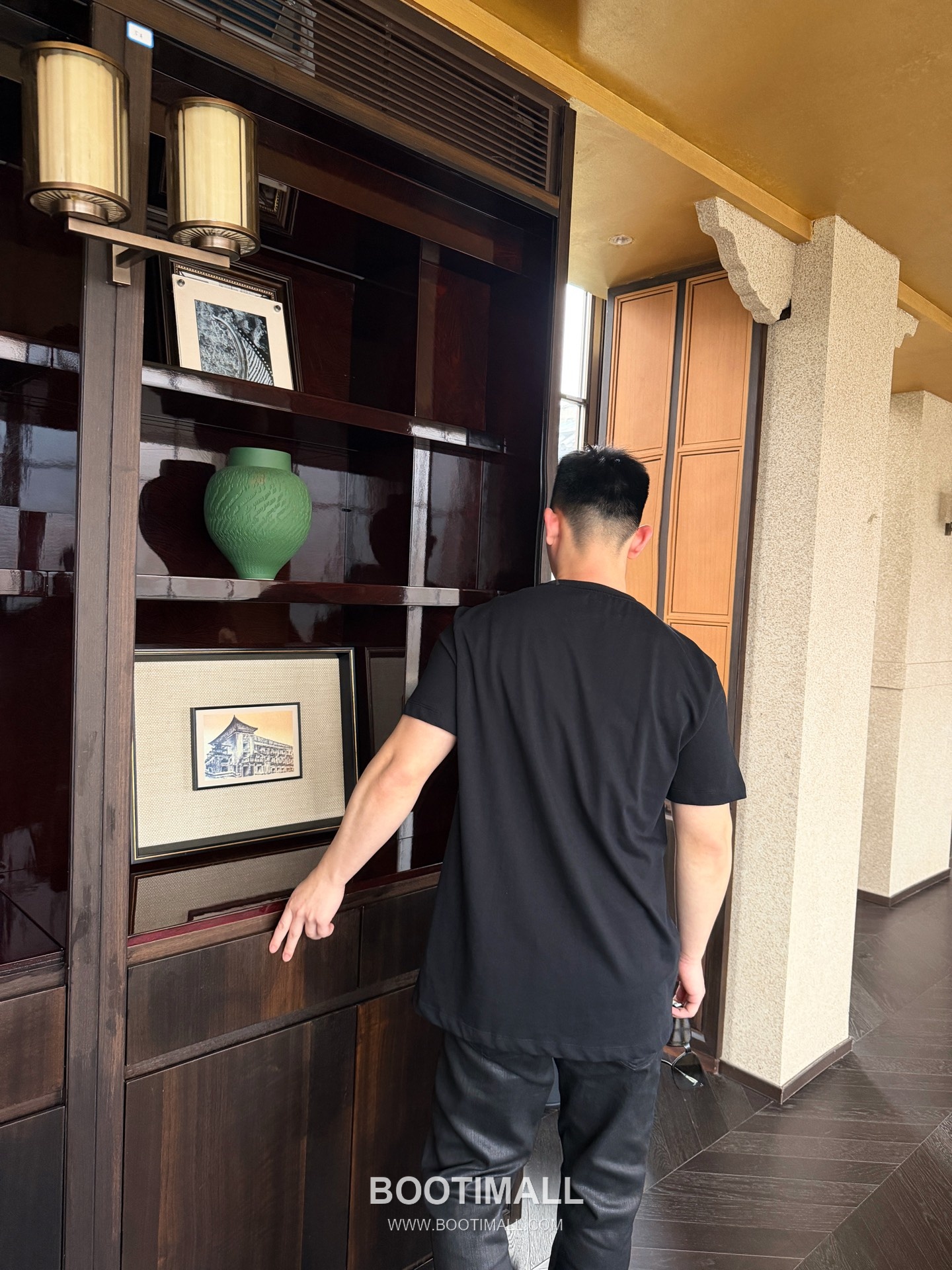 Versace 2026 S/S Cotton Medusa Crystal Embellished Embroidered T-Shirt 베르사체 2026SS 코튼 메두사 크리스탈 자수 티셔츠 3