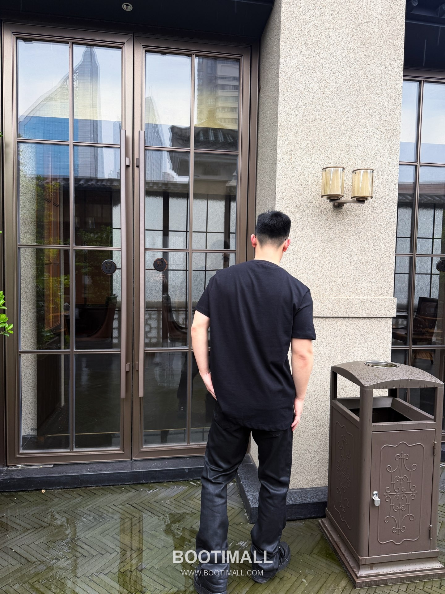 Versace 2026 S/S Cotton Medusa Crystal Embellished Embroidered T-Shirt 베르사체 2026SS 코튼 메두사 크리스탈 자수 티셔츠 4