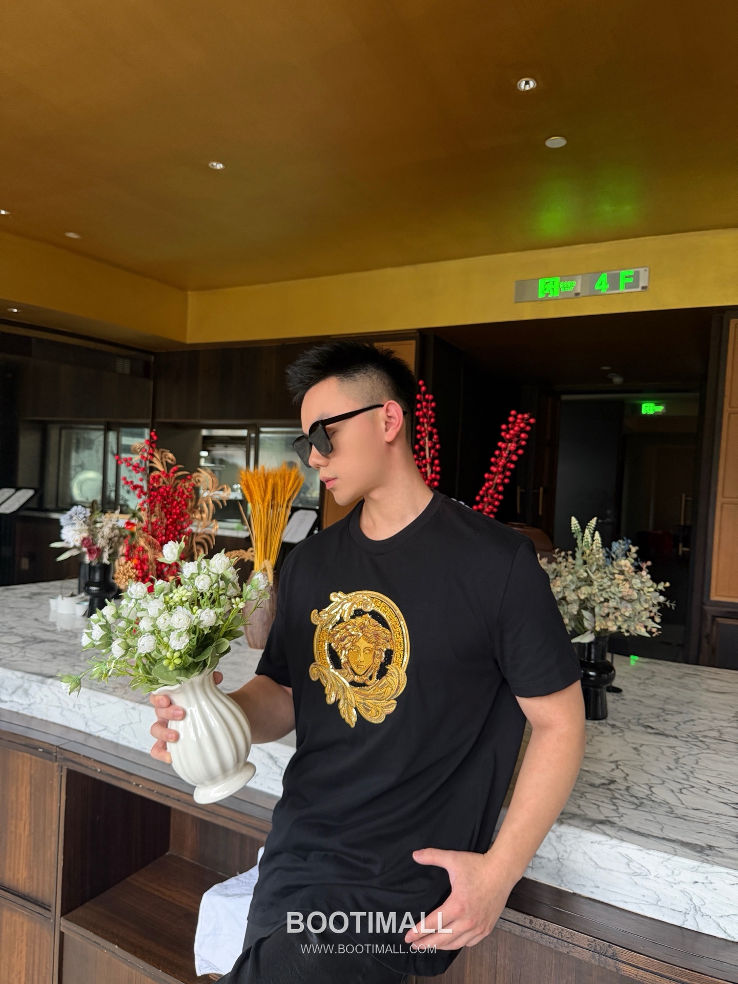 Versace 2026 S/S Cotton Medusa Crystal Embellished Embroidered T-Shirt 베르사체 2026SS 코튼 메두사 크리스탈 자수 티셔츠 6