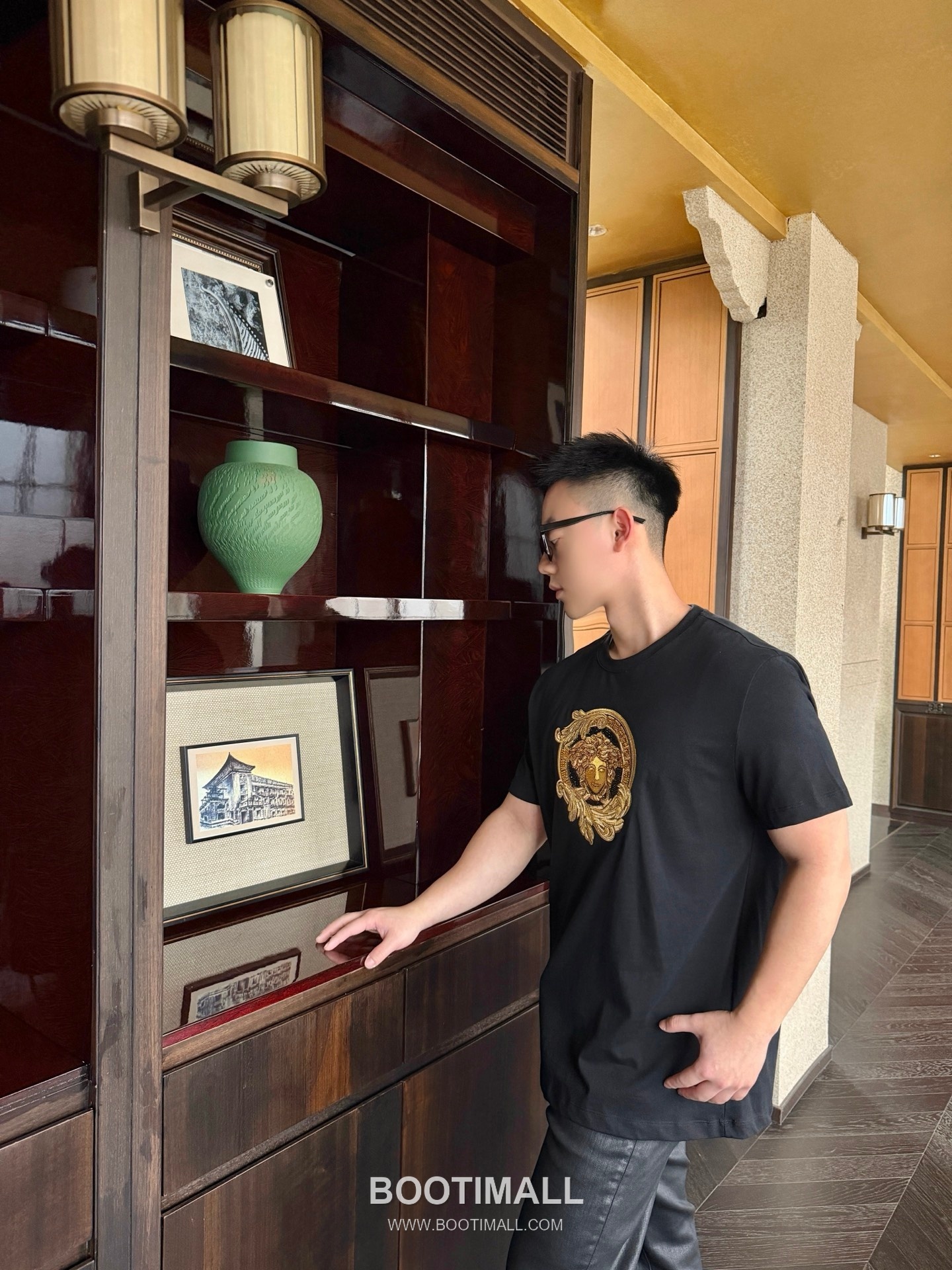 Versace 2026 S/S Cotton Medusa Crystal Embellished Embroidered T-Shirt 베르사체 2026SS 코튼 메두사 크리스탈 자수 티셔츠 7