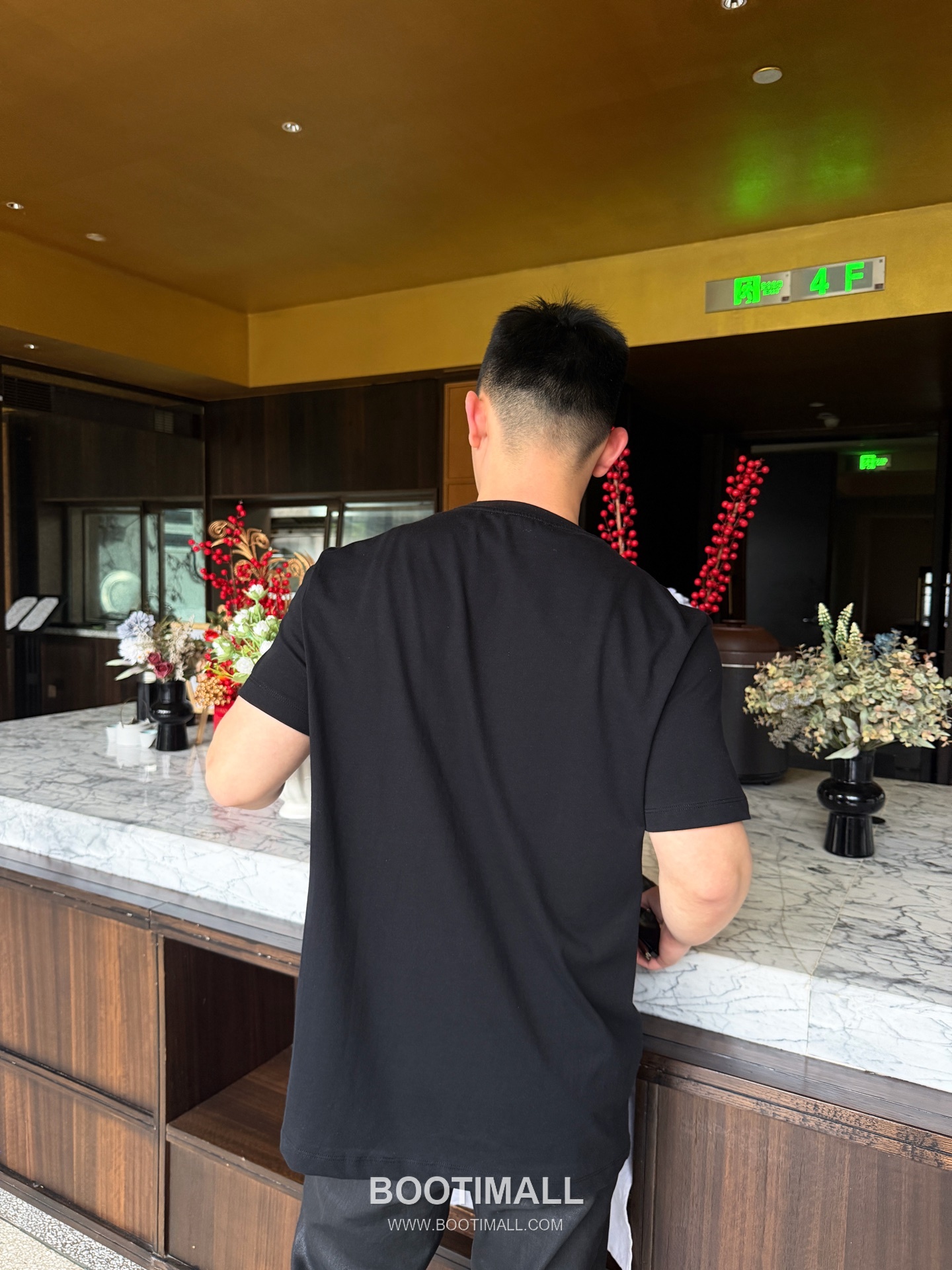 Versace 2026 S/S Cotton Medusa Crystal Embellished Embroidered T-Shirt 베르사체 2026SS 코튼 메두사 크리스탈 자수 티셔츠 8