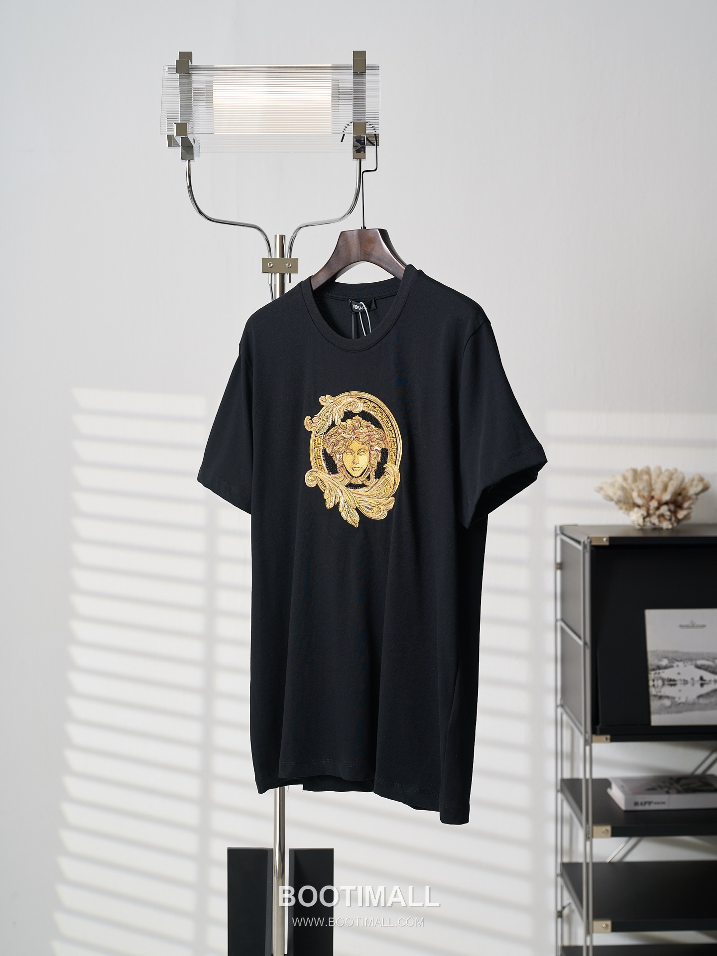 Versace 2026 S/S Cotton Medusa Crystal Embellished Embroidered T-Shirt 베르사체 2026SS 코튼 메두사 크리스탈 자수 티셔츠 15