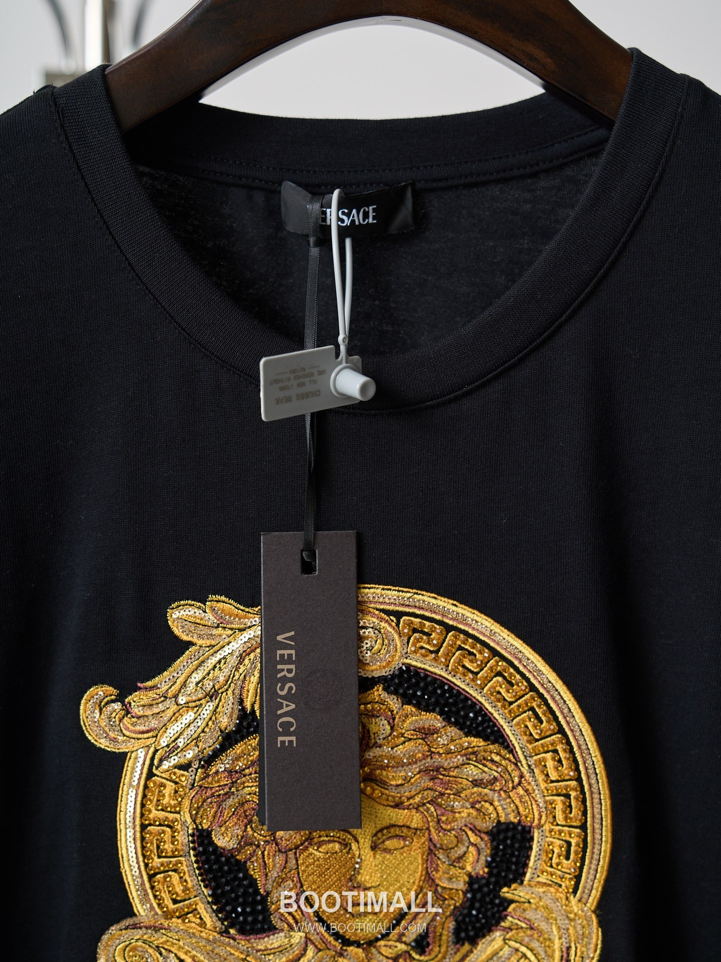 Versace 2026 S/S Cotton Medusa Crystal Embellished Embroidered T-Shirt 베르사체 2026SS 코튼 메두사 크리스탈 자수 티셔츠 16