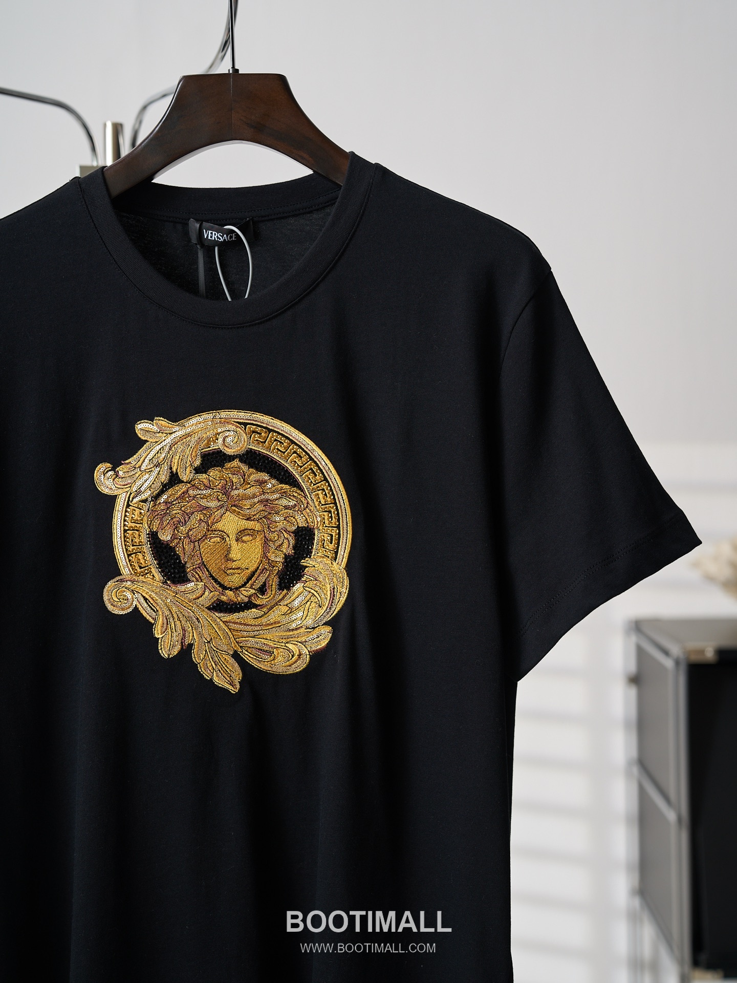 Versace 2026 S/S Cotton Medusa Crystal Embellished Embroidered T-Shirt 베르사체 2026SS 코튼 메두사 크리스탈 자수 티셔츠 17