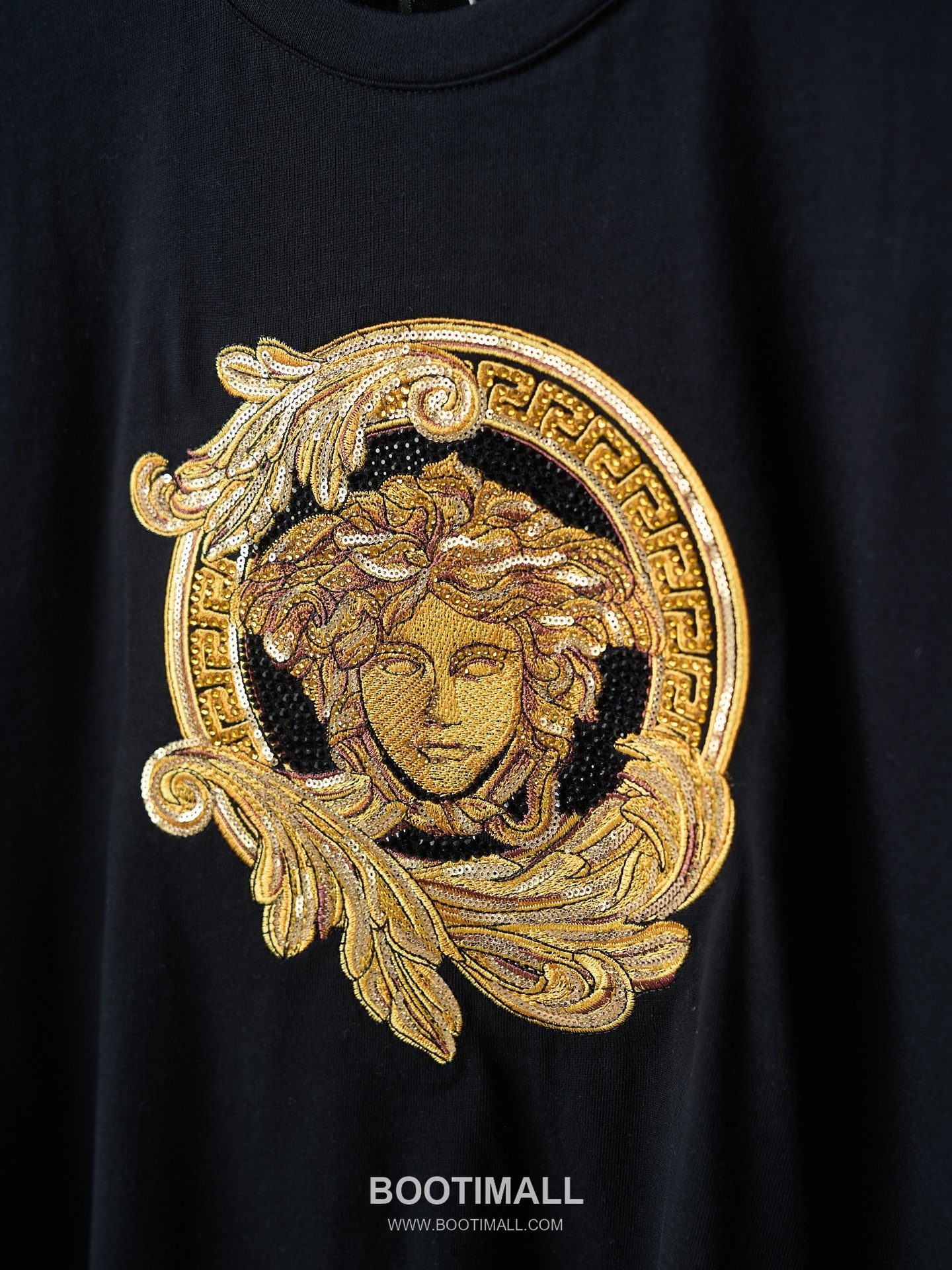 Versace 2026 S/S Cotton Medusa Crystal Embellished Embroidered T-Shirt 베르사체 2026SS 코튼 메두사 크리스탈 자수 티셔츠 18