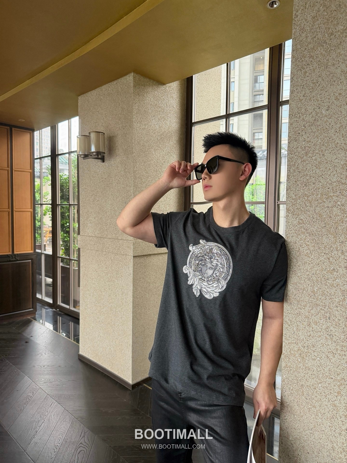 Versace 2026 S/S Cotton Medusa Crystal Embellished Embroidered T-Shirt 베르사체 2026SS 코튼 메두사 크리스탈 자수 티셔츠 7