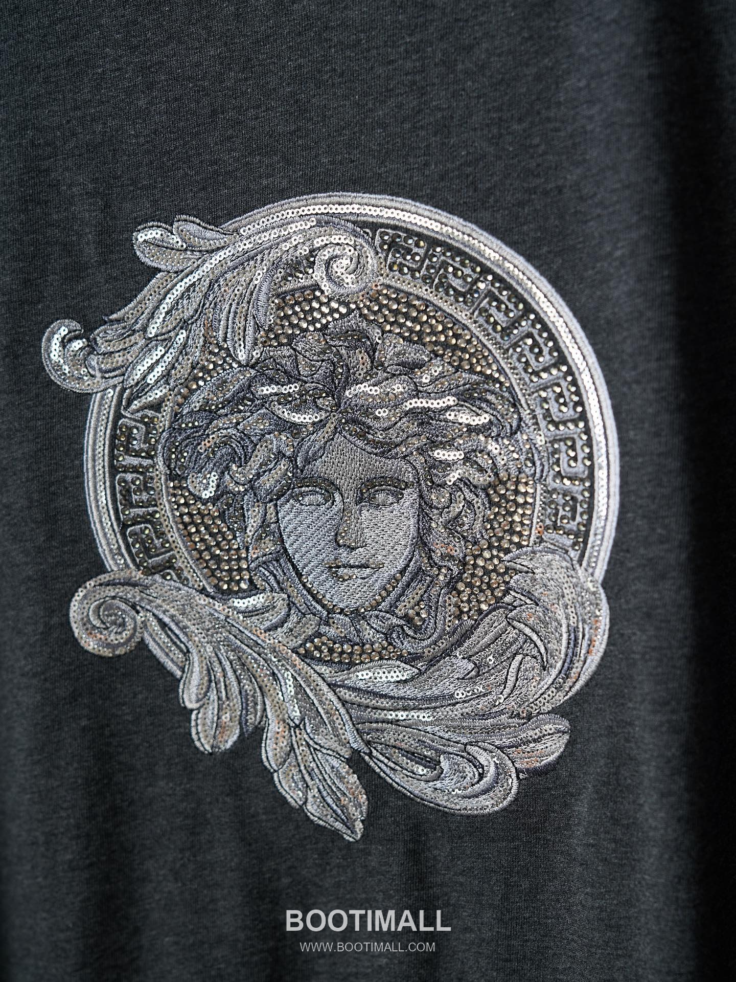 Versace 2026 S/S Cotton Medusa Crystal Embellished Embroidered T-Shirt 베르사체 2026SS 코튼 메두사 크리스탈 자수 티셔츠 18