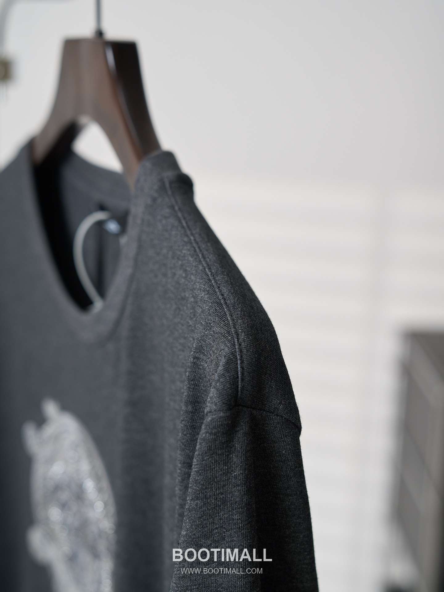 Versace 2026 S/S Cotton Medusa Crystal Embellished Embroidered T-Shirt 베르사체 2026SS 코튼 메두사 크리스탈 자수 티셔츠 19