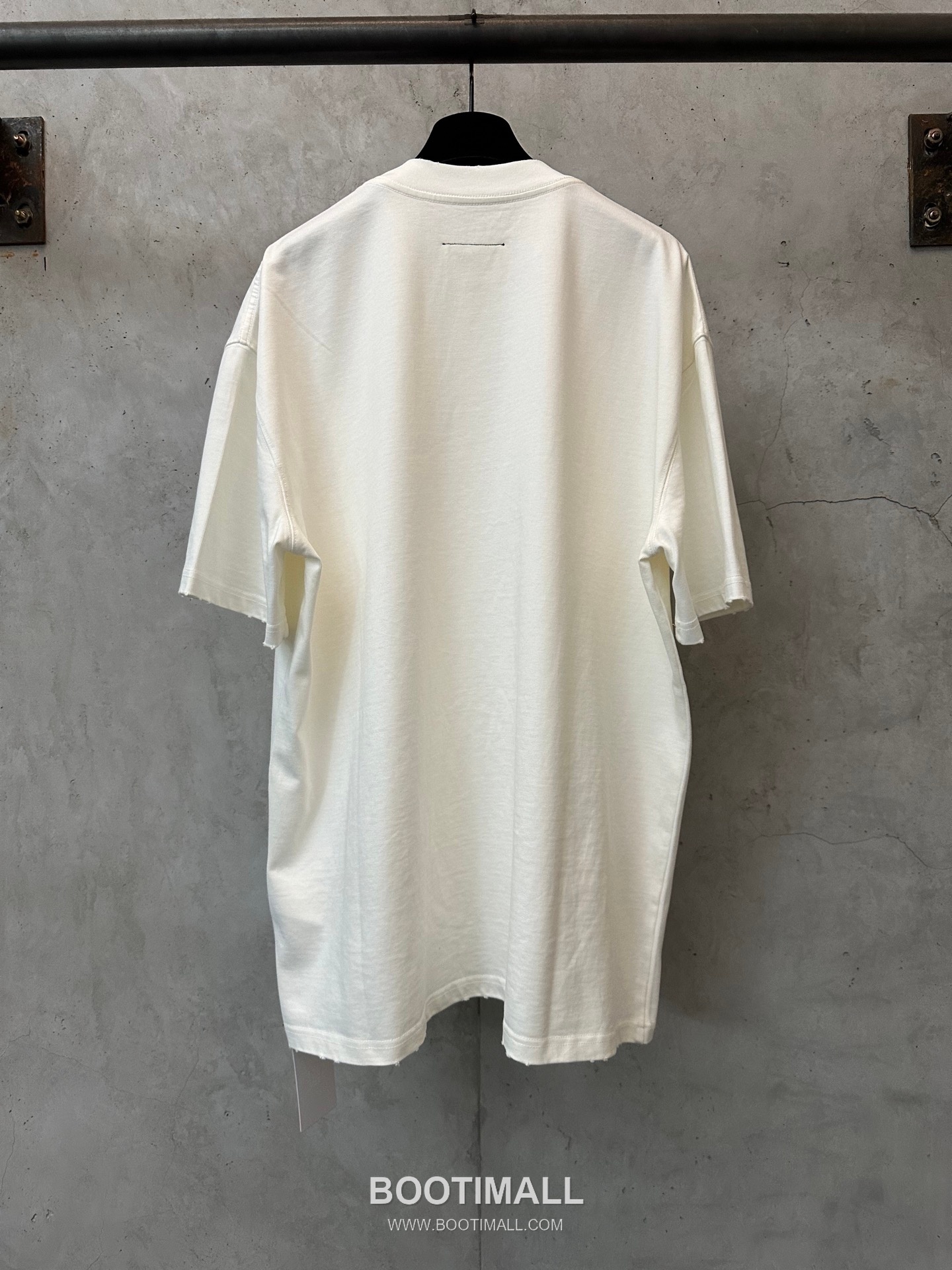 MM6 Maison Margiela 2026 S/S Cotton Foam Print Logo T-Shirt MM6메종마르지엘라 2026SS 코튼 발포 프린트 로고 티셔츠 2