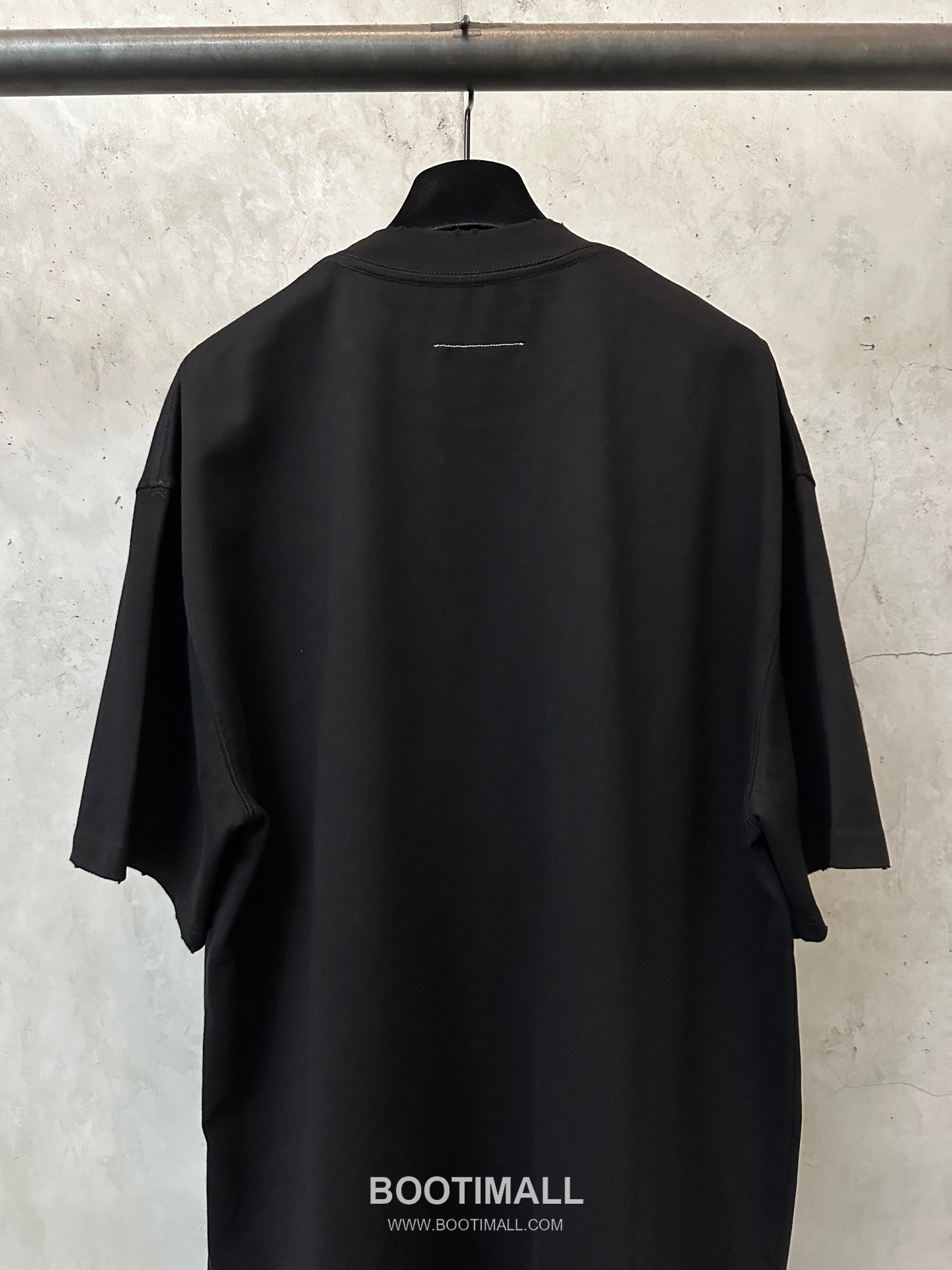 MM6 Maison Margiela 2026 S/S Cotton Foam Print Logo T-Shirt MM6메종마르지엘라 2026SS 코튼 발포 프린트 로고 티셔츠 5