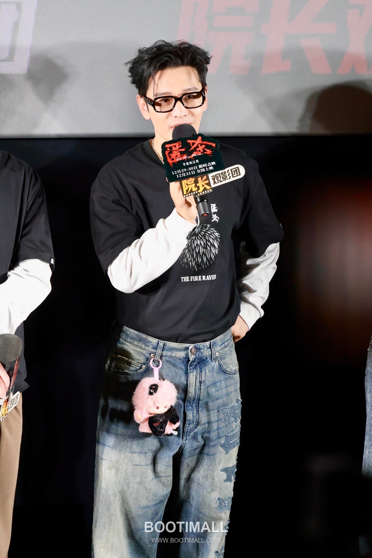 Balenciaga 2026 S/S Cotton Denim Distressed Patch Embroidered Pants 발렌시아가 2026SS 코튼 데님 디스트로이드 패치 자수 팬츠 1