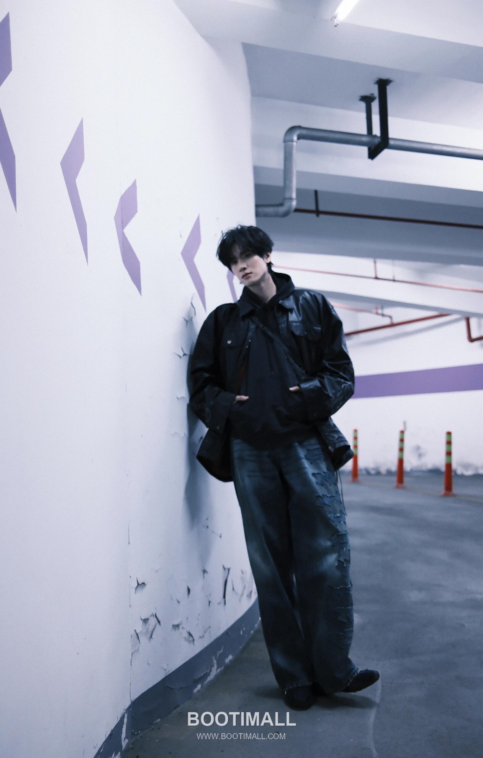 Balenciaga 2026 S/S Cotton Denim Distressed Patch Embroidered Pants 발렌시아가 2026SS 코튼 데님 디스트로이드 패치 자수 팬츠 5