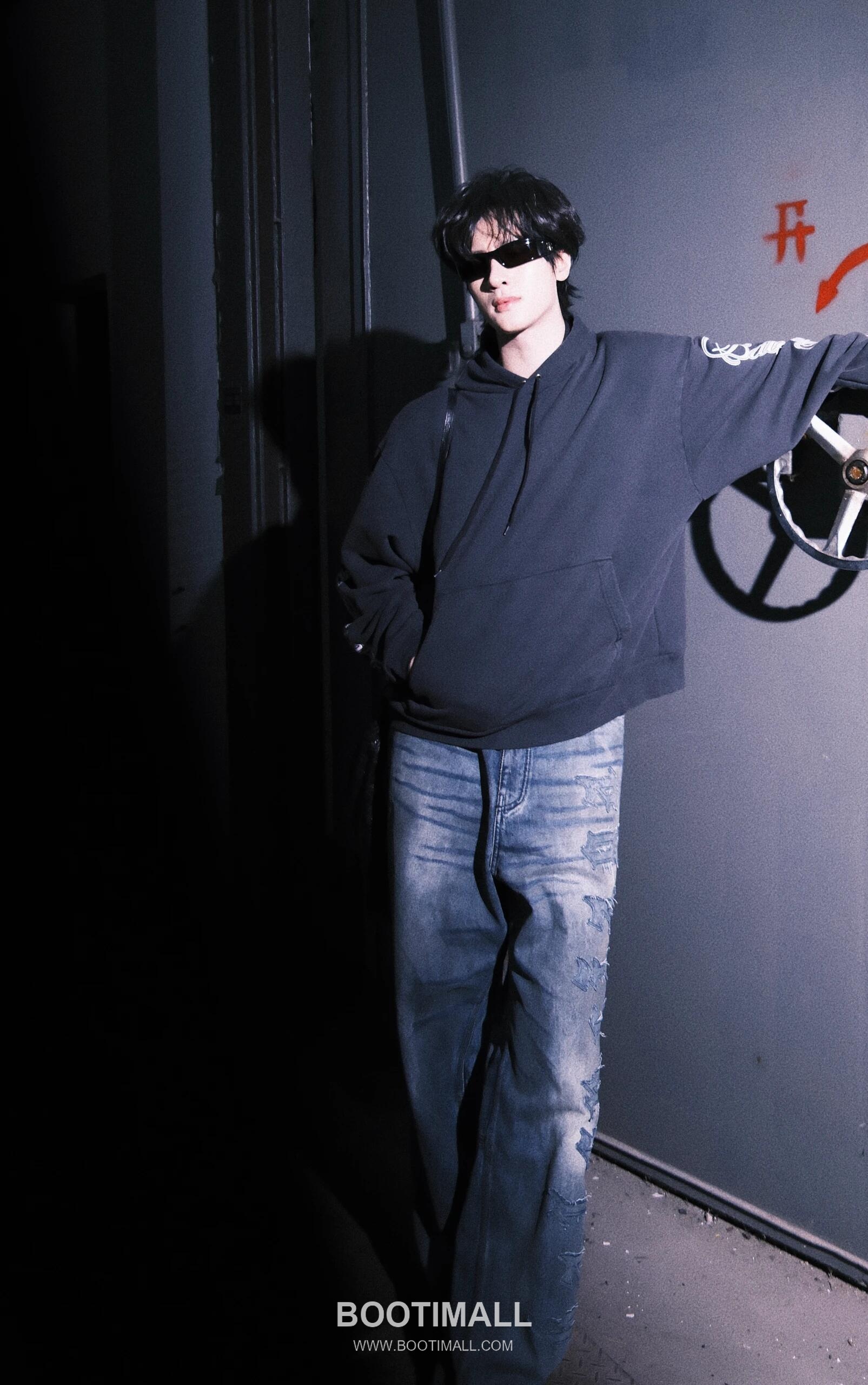 Balenciaga 2026 S/S Cotton Denim Distressed Patch Embroidered Pants 발렌시아가 2026SS 코튼 데님 디스트로이드 패치 자수 팬츠 7