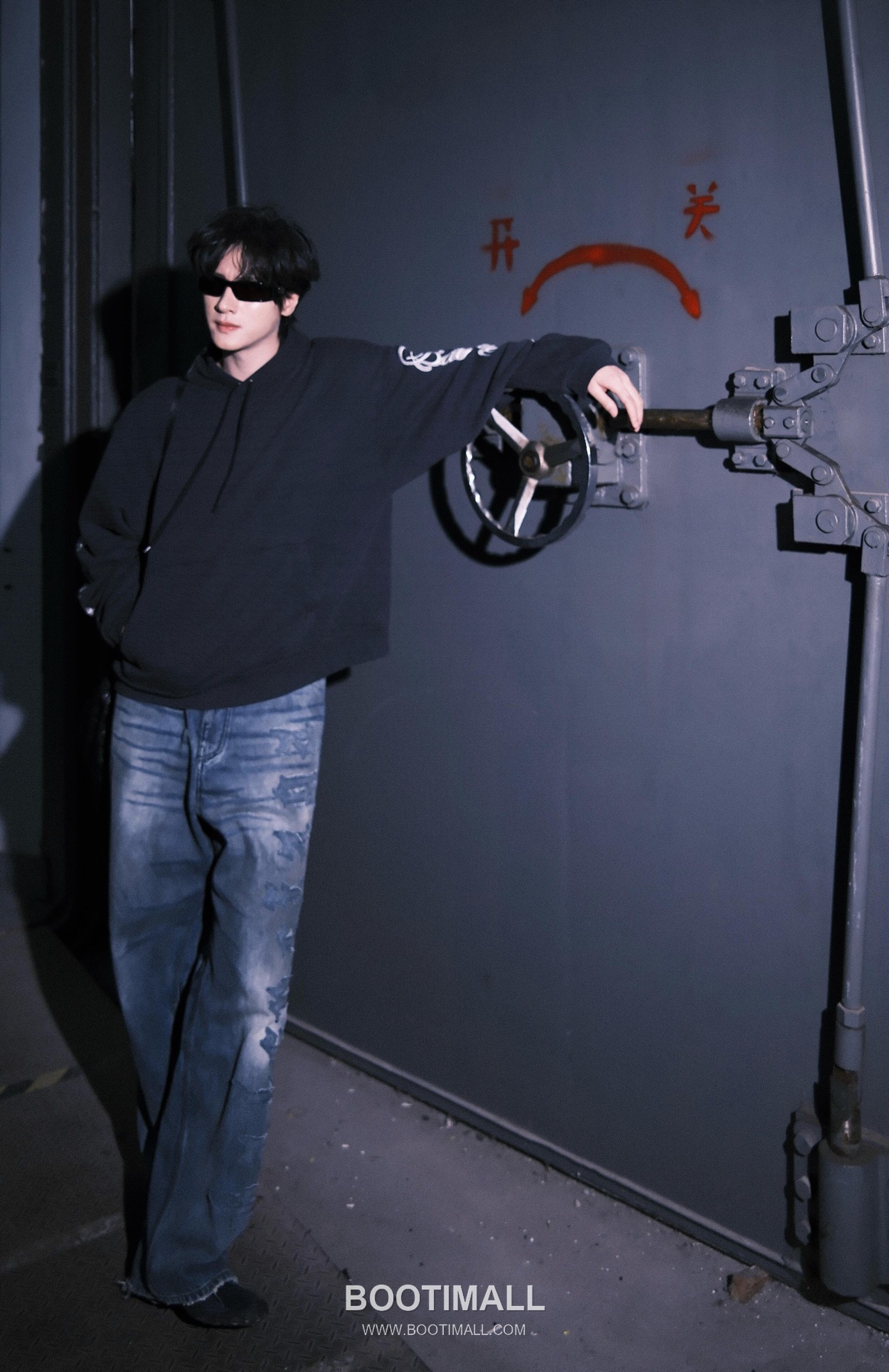 Balenciaga 2026 S/S Cotton Denim Distressed Patch Embroidered Pants 발렌시아가 2026SS 코튼 데님 디스트로이드 패치 자수 팬츠 8