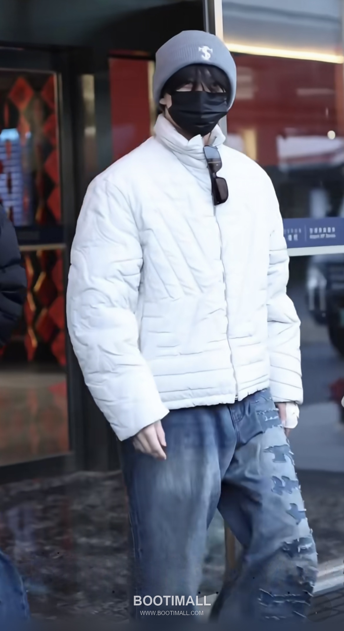 Balenciaga 2026 S/S Cotton Denim Distressed Patch Embroidered Pants 발렌시아가 2026SS 코튼 데님 디스트로이드 패치 자수 팬츠 9