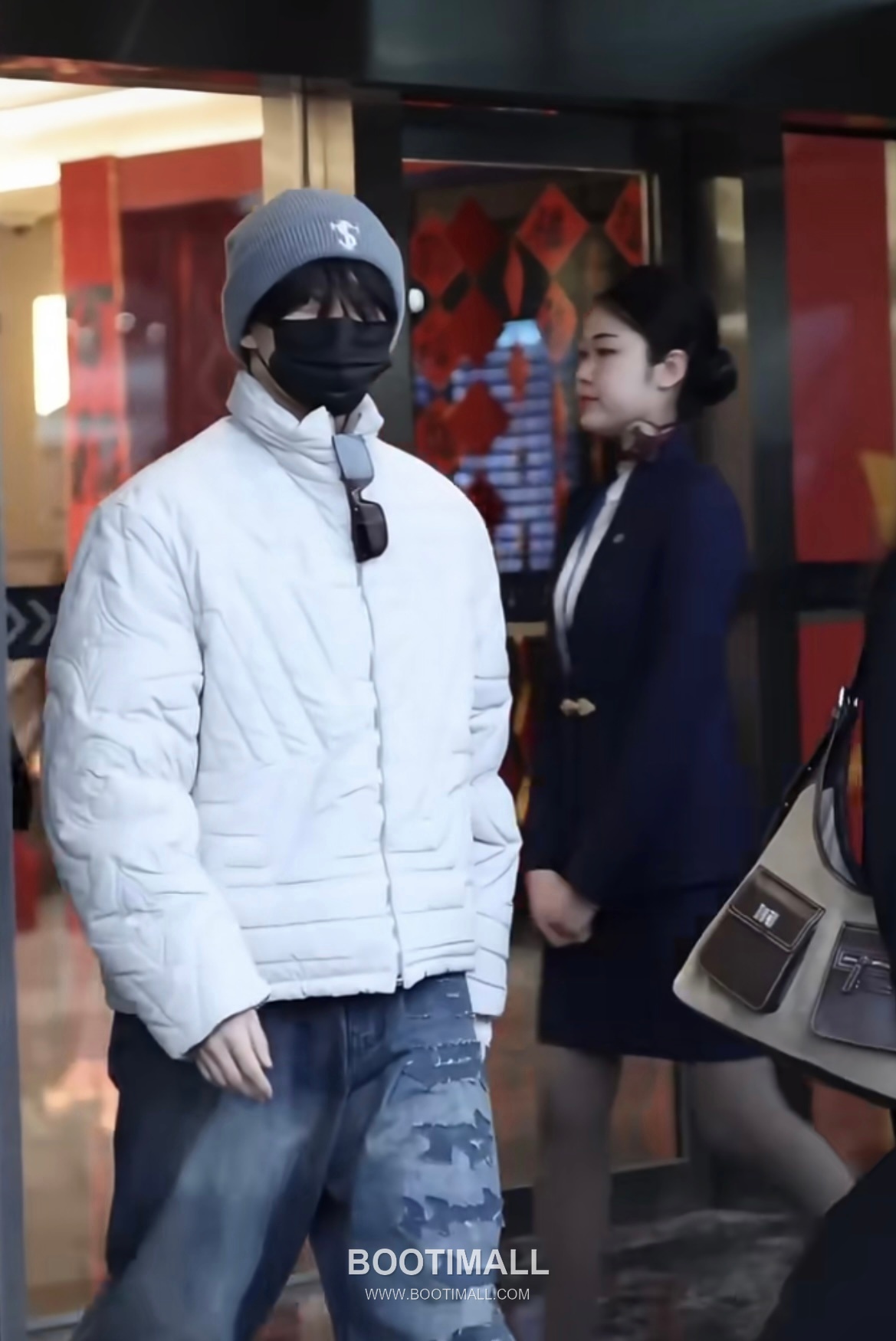 Balenciaga 2026 S/S Cotton Denim Distressed Patch Embroidered Pants 발렌시아가 2026SS 코튼 데님 디스트로이드 패치 자수 팬츠 10