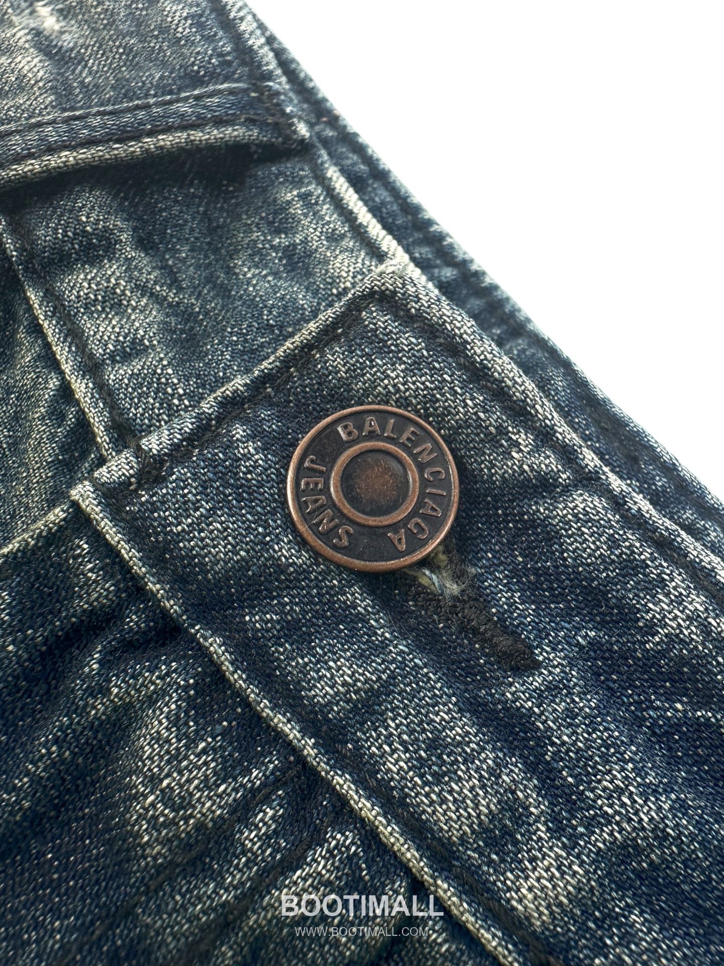 Balenciaga 2026 S/S Cotton Denim Distressed Patch Embroidered Pants 발렌시아가 2026SS 코튼 데님 디스트로이드 패치 자수 팬츠 16