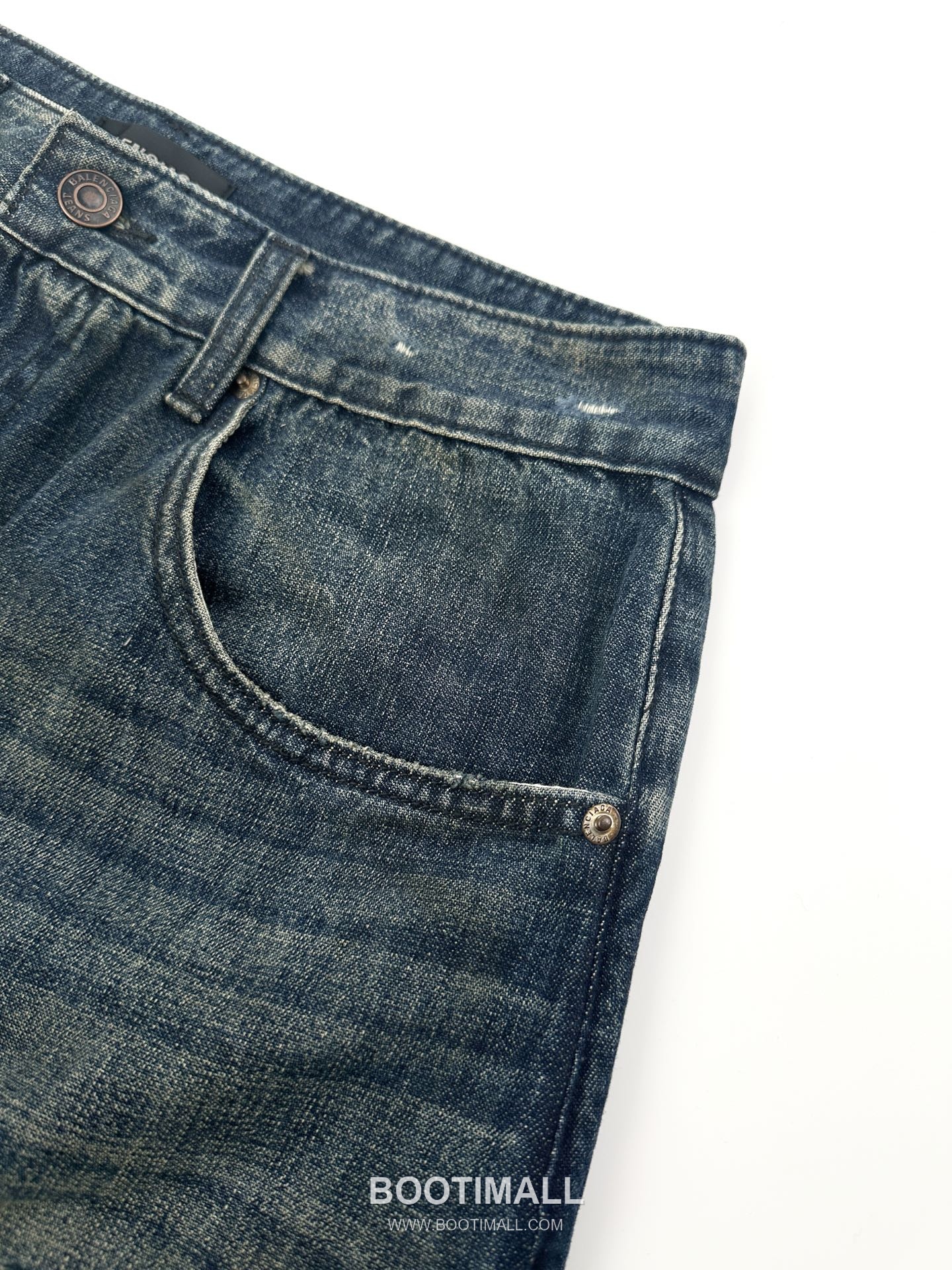 Balenciaga 2026 S/S Cotton Denim Distressed Patch Embroidered Pants 발렌시아가 2026SS 코튼 데님 디스트로이드 패치 자수 팬츠 17