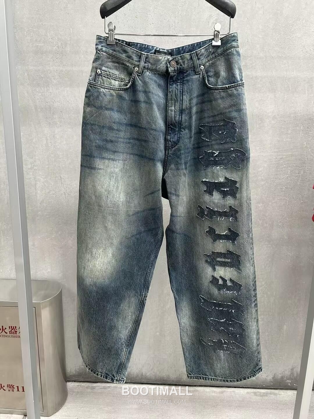 Balenciaga 2026 S/S Cotton Denim Distressed Patch Embroidered Pants 발렌시아가 2026SS 코튼 데님 디스트로이드 패치 자수 팬츠 21