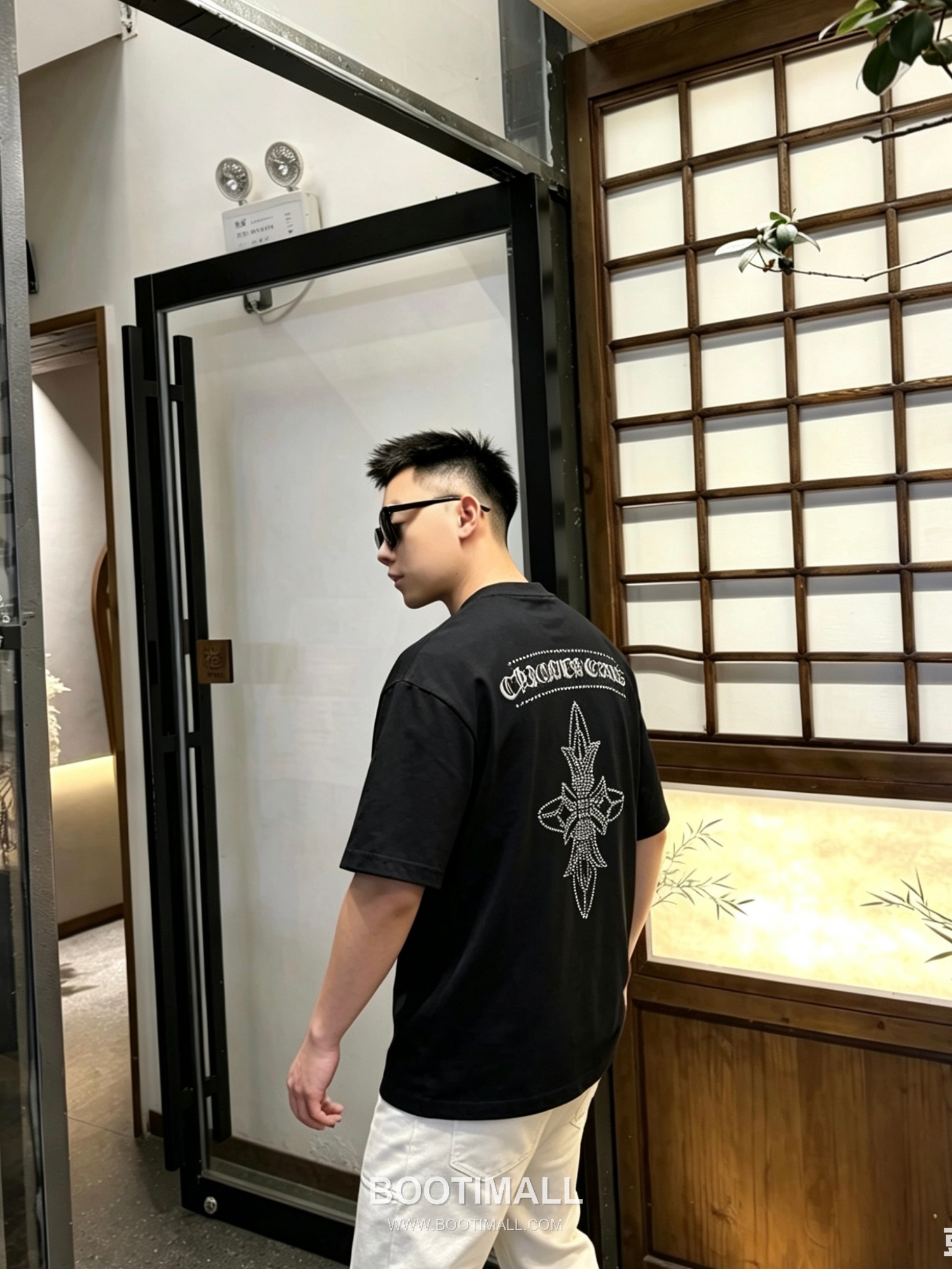 Chrome Hearts 2026 S/S Cotton Horseshoe Embroidered Crystal T-Shirt 크롬하츠 2026SS 코튼 말굽 자수 크리스탈 티셔츠 2