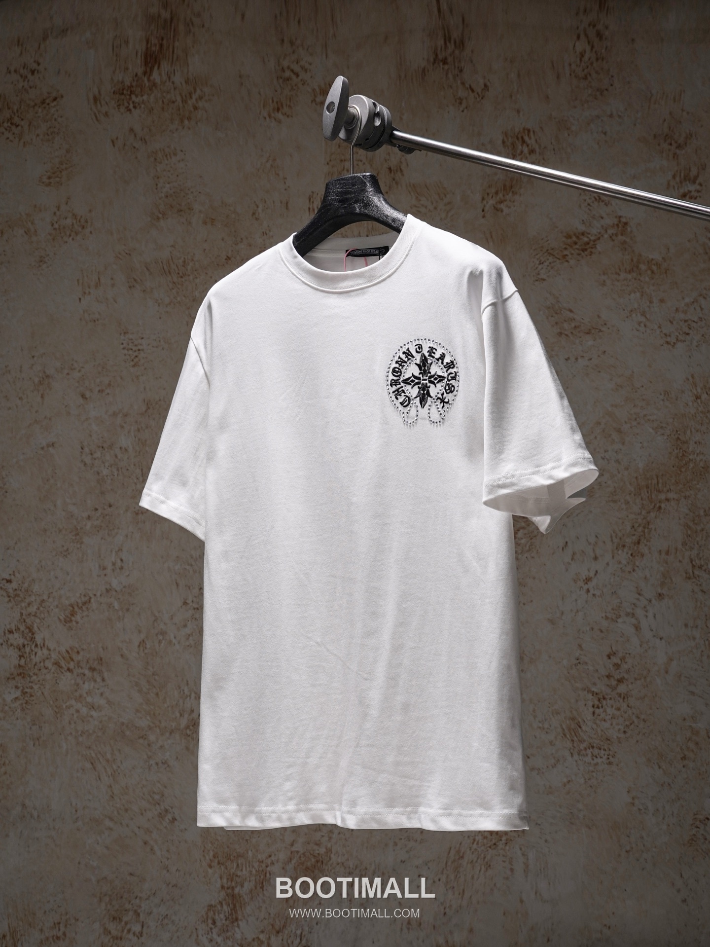 Chrome Hearts 2026 S/S Cotton Horseshoe Embroidered Crystal T-Shirt 크롬하츠 2026SS 코튼 말굽 자수 크리스탈 티셔츠 1