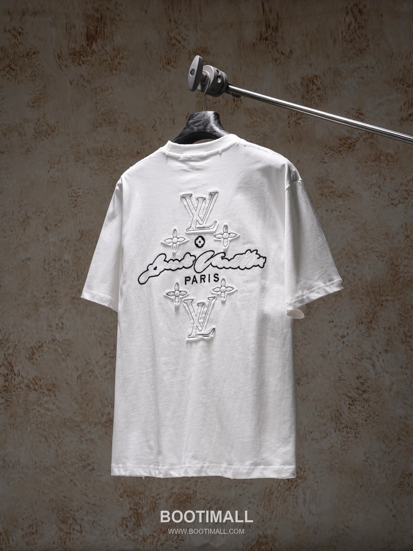 Louis Vuitton 2026 S/S Cotton Patch Embroidered Logo T-Shirt 루이비통 2026SS 코튼 패치 자수 로고 티셔츠 2