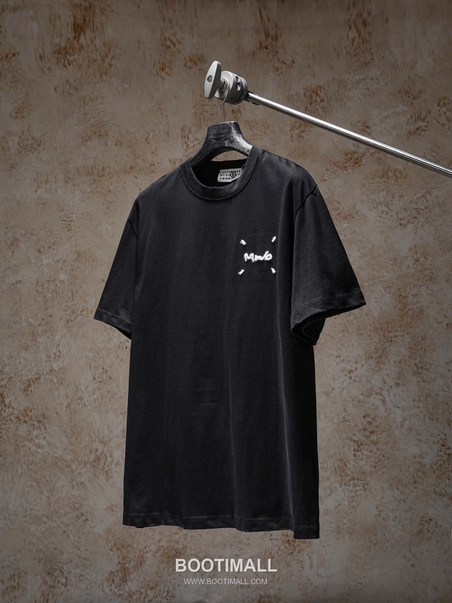 MM6 Maison Margiela 2026 S/S Cotton Embroidered Distressed T-Shirt MM6메종마르지엘라 2026SS 코튼 자수 디스트로이드 티셔츠 8