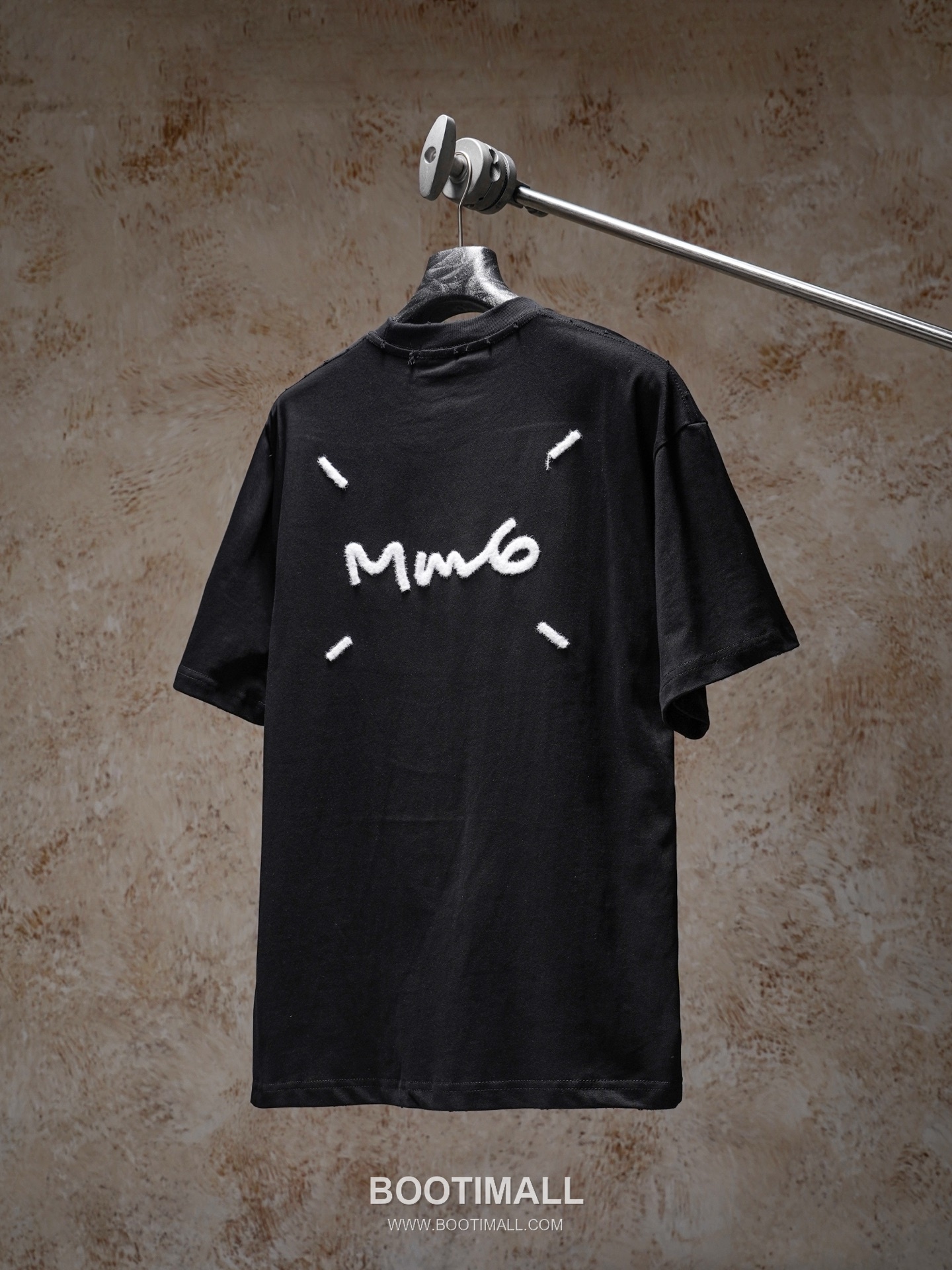 MM6 Maison Margiela 2026 S/S Cotton Embroidered Distressed T-Shirt MM6메종마르지엘라 2026SS 코튼 자수 디스트로이드 티셔츠 9