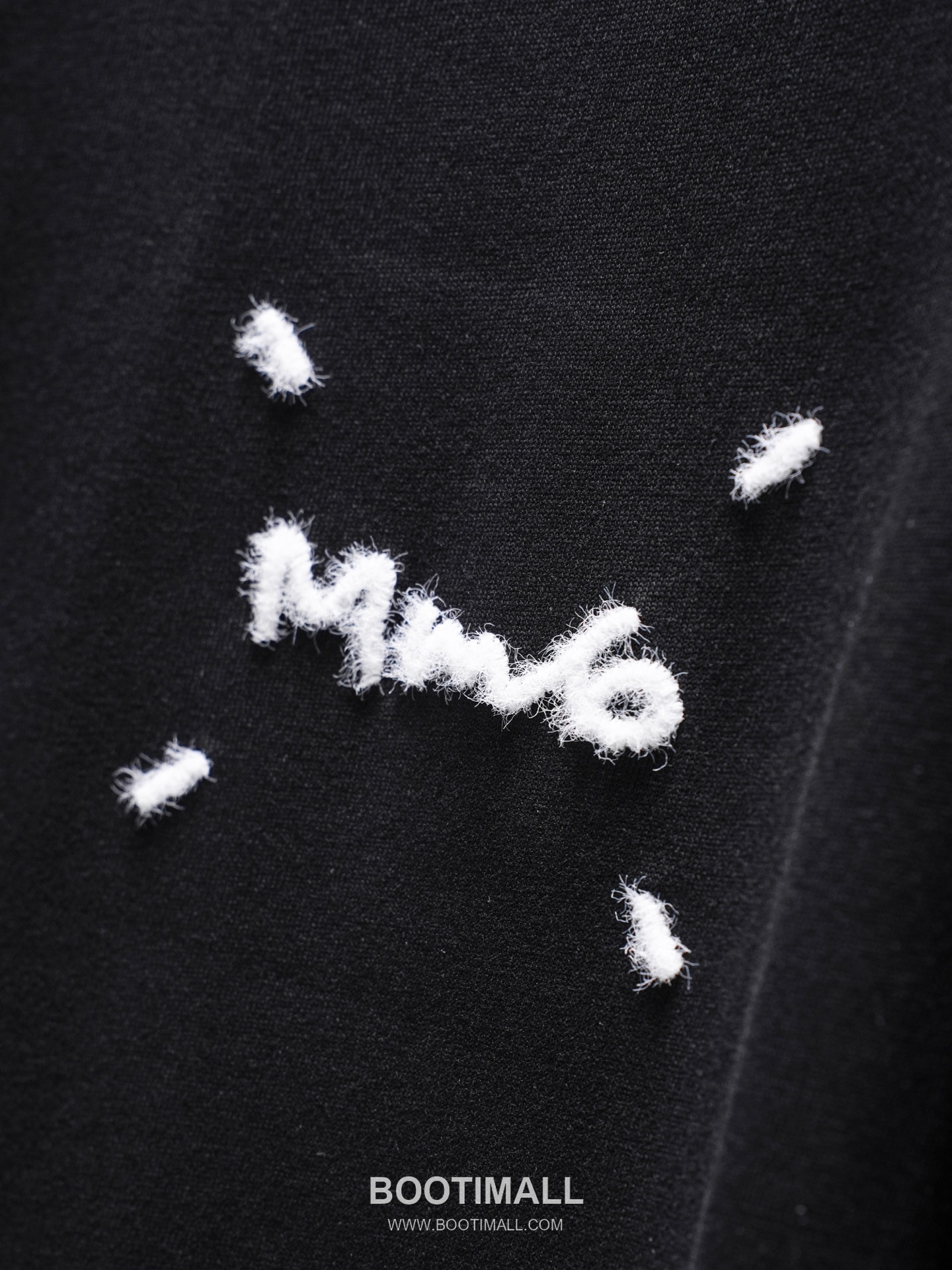 MM6 Maison Margiela 2026 S/S Cotton Embroidered Distressed T-Shirt MM6메종마르지엘라 2026SS 코튼 자수 디스트로이드 티셔츠 11