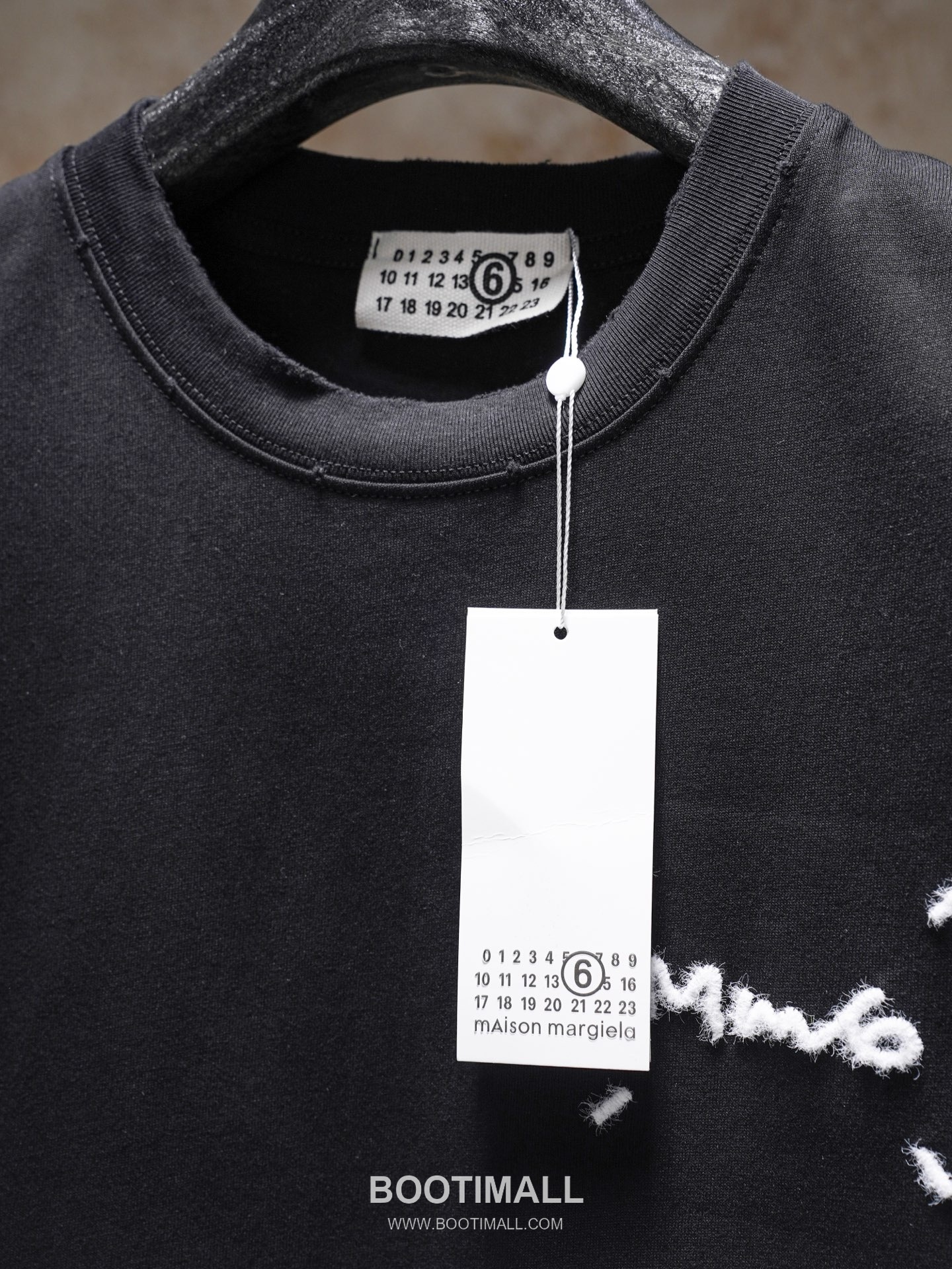 MM6 Maison Margiela 2026 S/S Cotton Embroidered Distressed T-Shirt MM6메종마르지엘라 2026SS 코튼 자수 디스트로이드 티셔츠 14