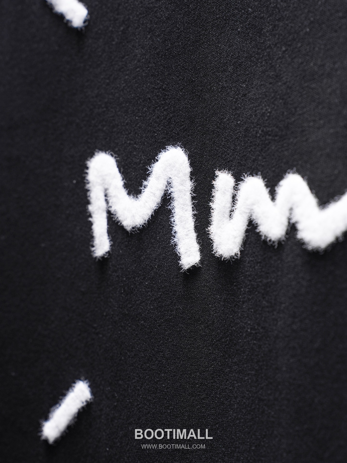 MM6 Maison Margiela 2026 S/S Cotton Embroidered Distressed T-Shirt MM6메종마르지엘라 2026SS 코튼 자수 디스트로이드 티셔츠 16