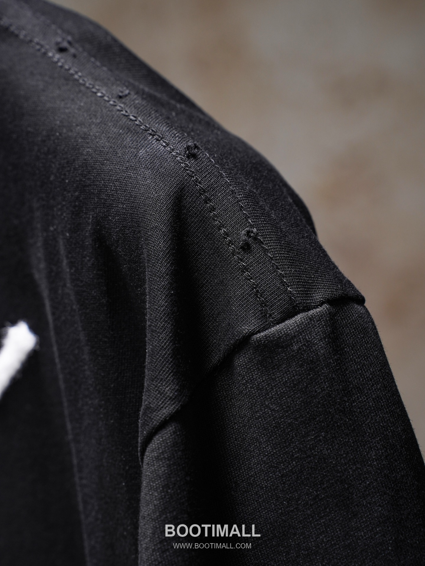 MM6 Maison Margiela 2026 S/S Cotton Embroidered Distressed T-Shirt MM6메종마르지엘라 2026SS 코튼 자수 디스트로이드 티셔츠 17