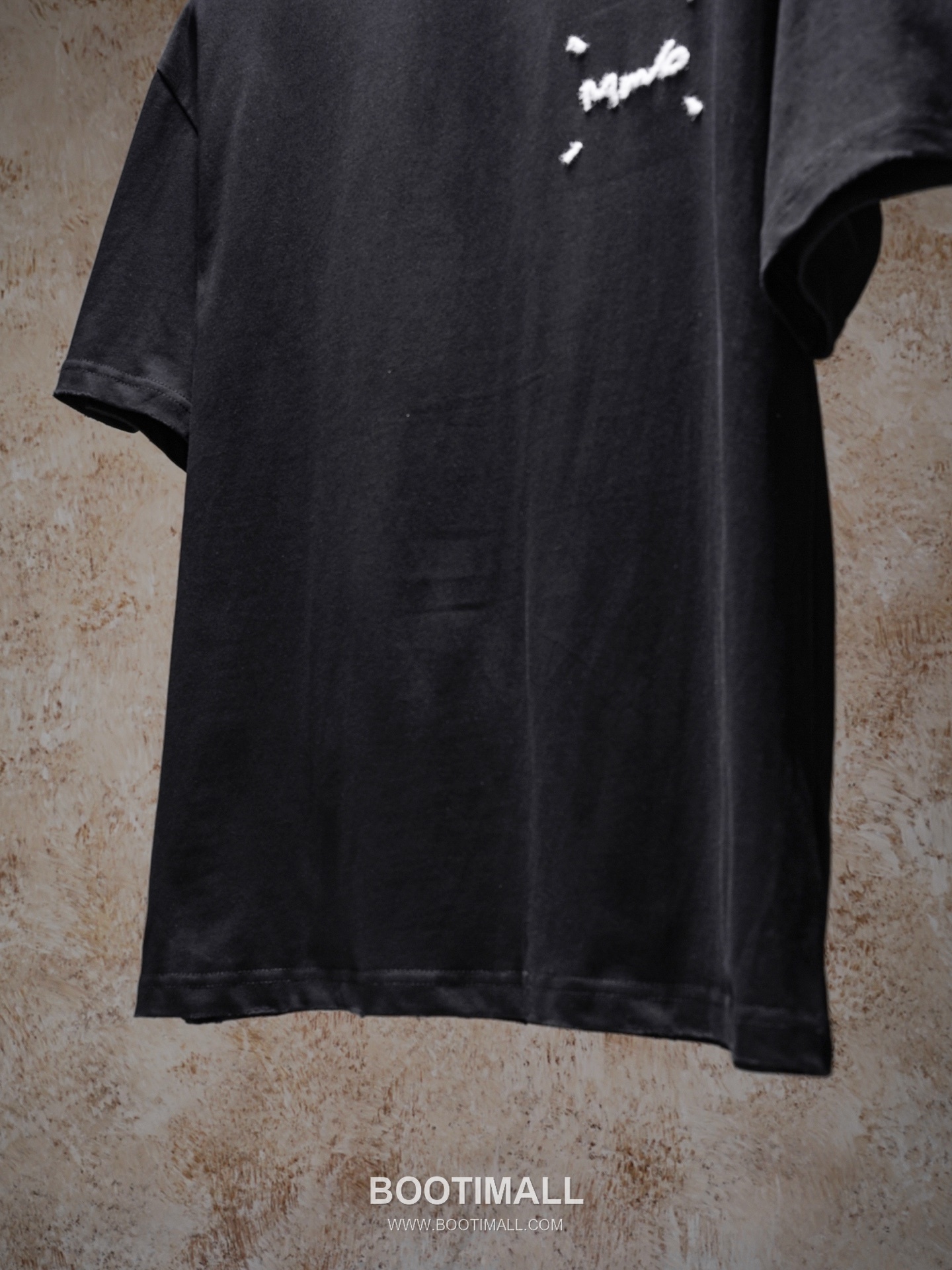 MM6 Maison Margiela 2026 S/S Cotton Embroidered Distressed T-Shirt MM6메종마르지엘라 2026SS 코튼 자수 디스트로이드 티셔츠 19