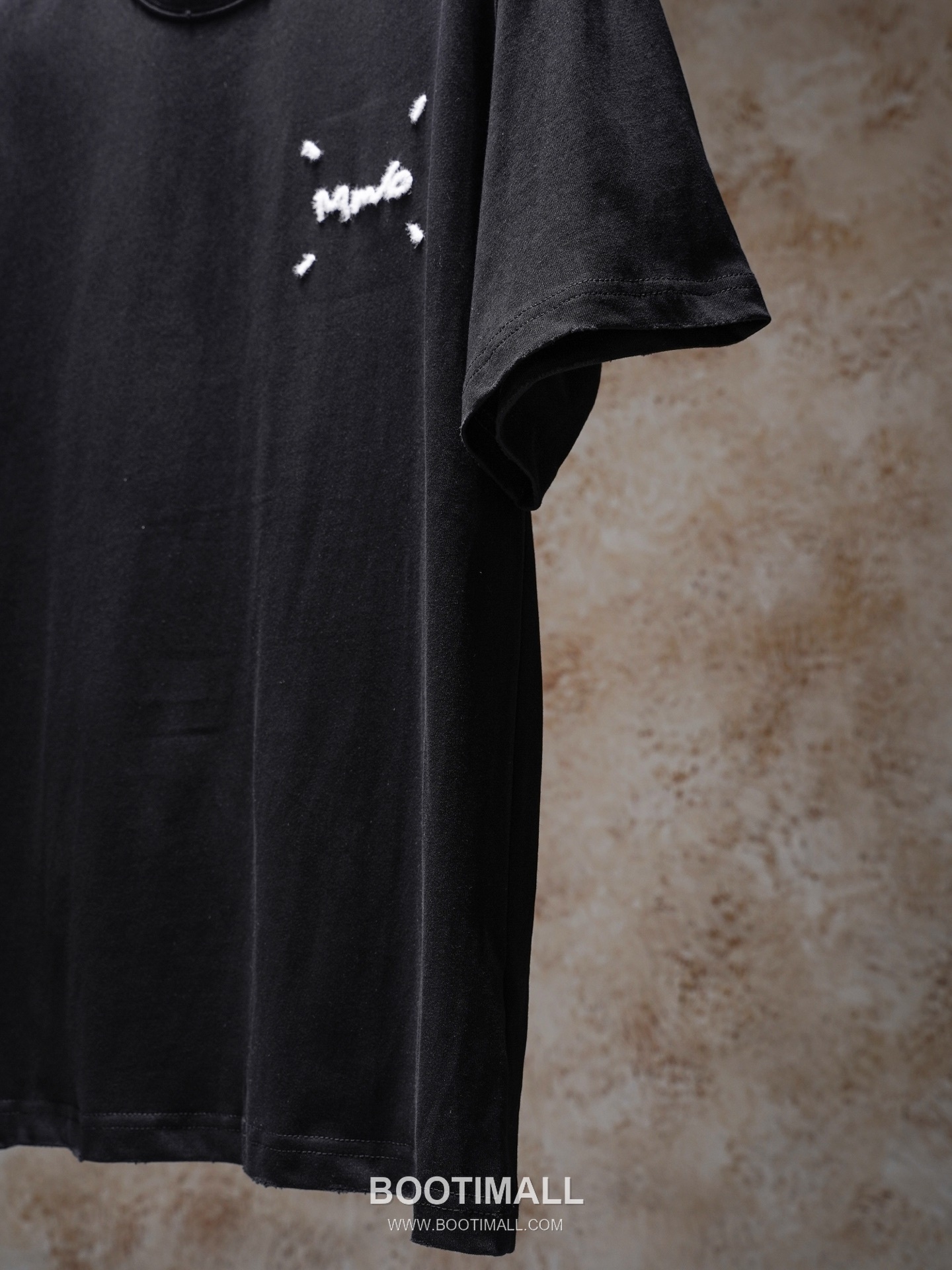 MM6 Maison Margiela 2026 S/S Cotton Embroidered Distressed T-Shirt MM6메종마르지엘라 2026SS 코튼 자수 디스트로이드 티셔츠 20