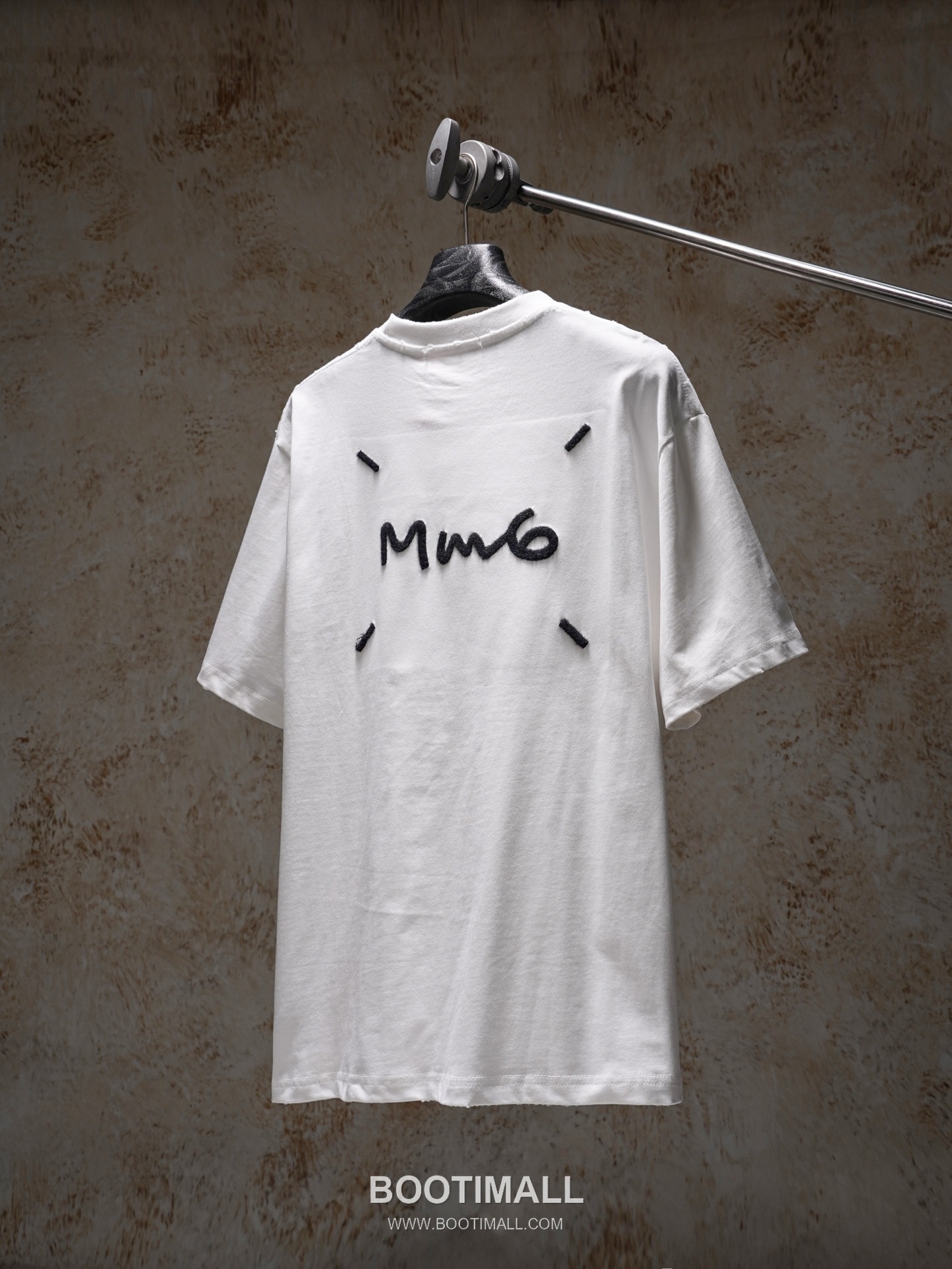 MM6 Maison Margiela 2026 S/S Cotton Embroidered Distressed T-Shirt MM6메종마르지엘라 2026SS 코튼 자수 디스트로이드 티셔츠 2